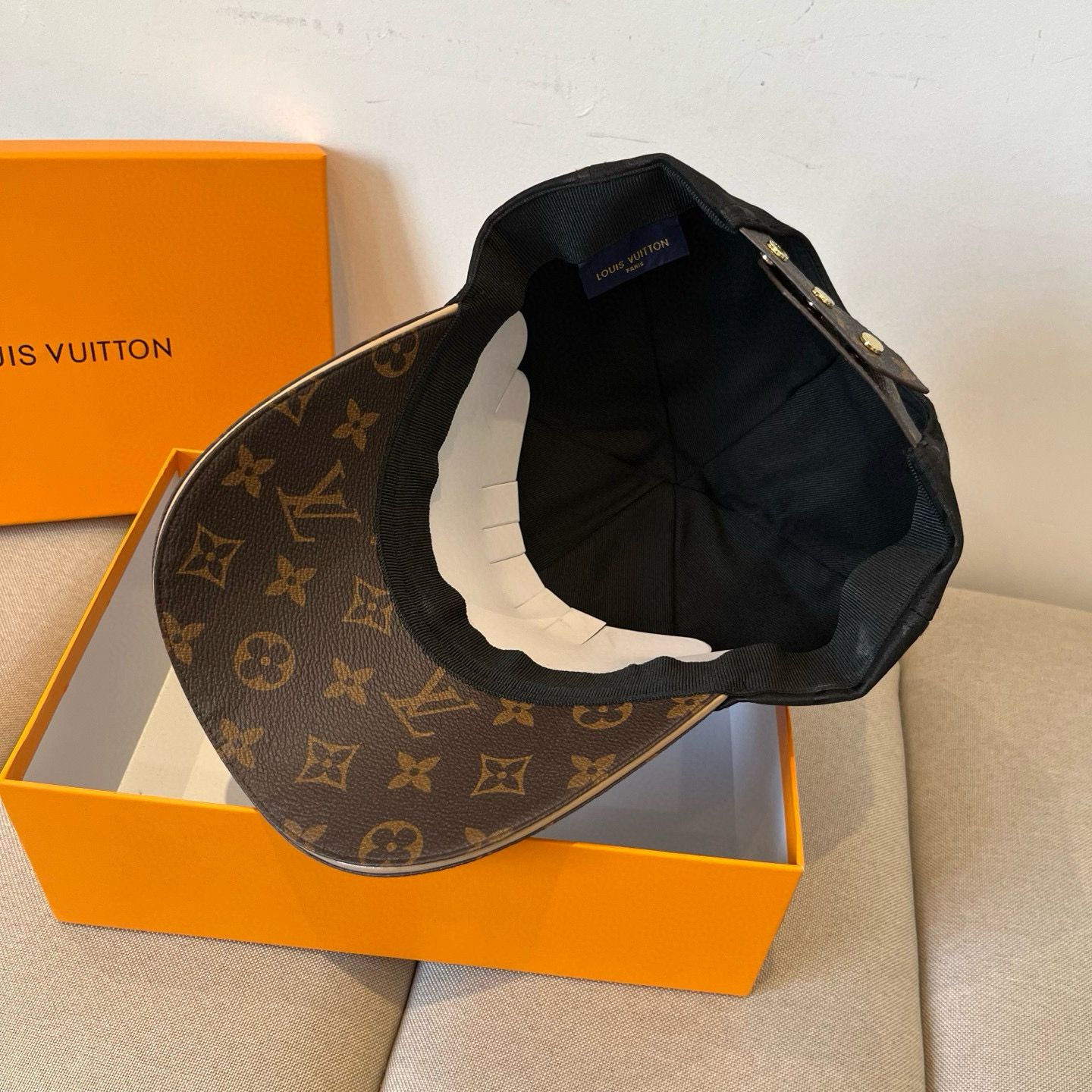 🧢路易威登棒球帽 LouisVuitton😍新款LV棒球帽，重工打造♥️高端大气，百搭款🤗男女通用！跑量