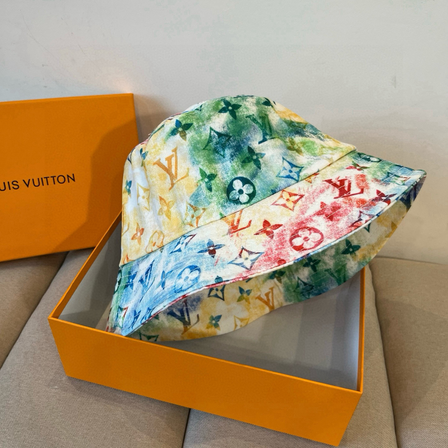  路易威登渔夫帽LouisVuitton😍新款LV棒球帽，重工打造♥️高端大气，百搭款🤗男女通用！跑量！