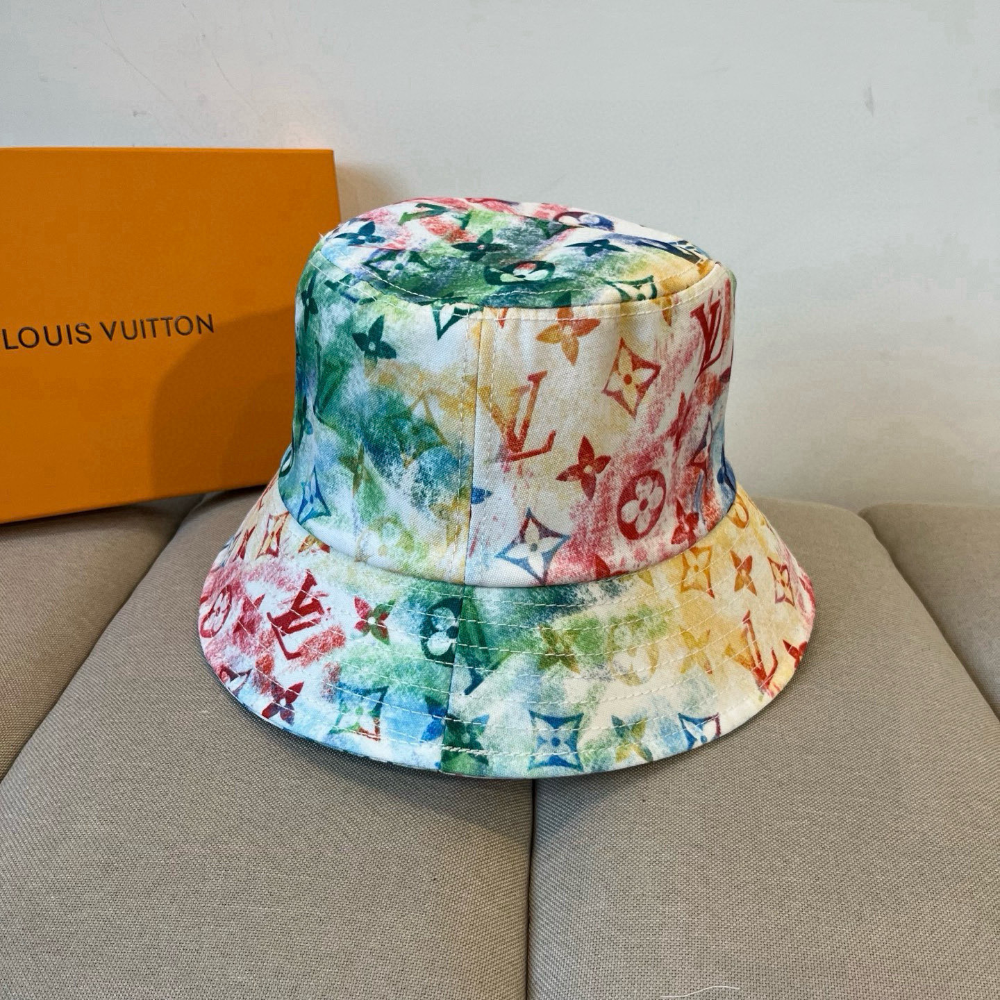  路易威登渔夫帽LouisVuitton😍新款LV棒球帽，重工打造♥️高端大气，百搭款🤗男女通用！跑量！