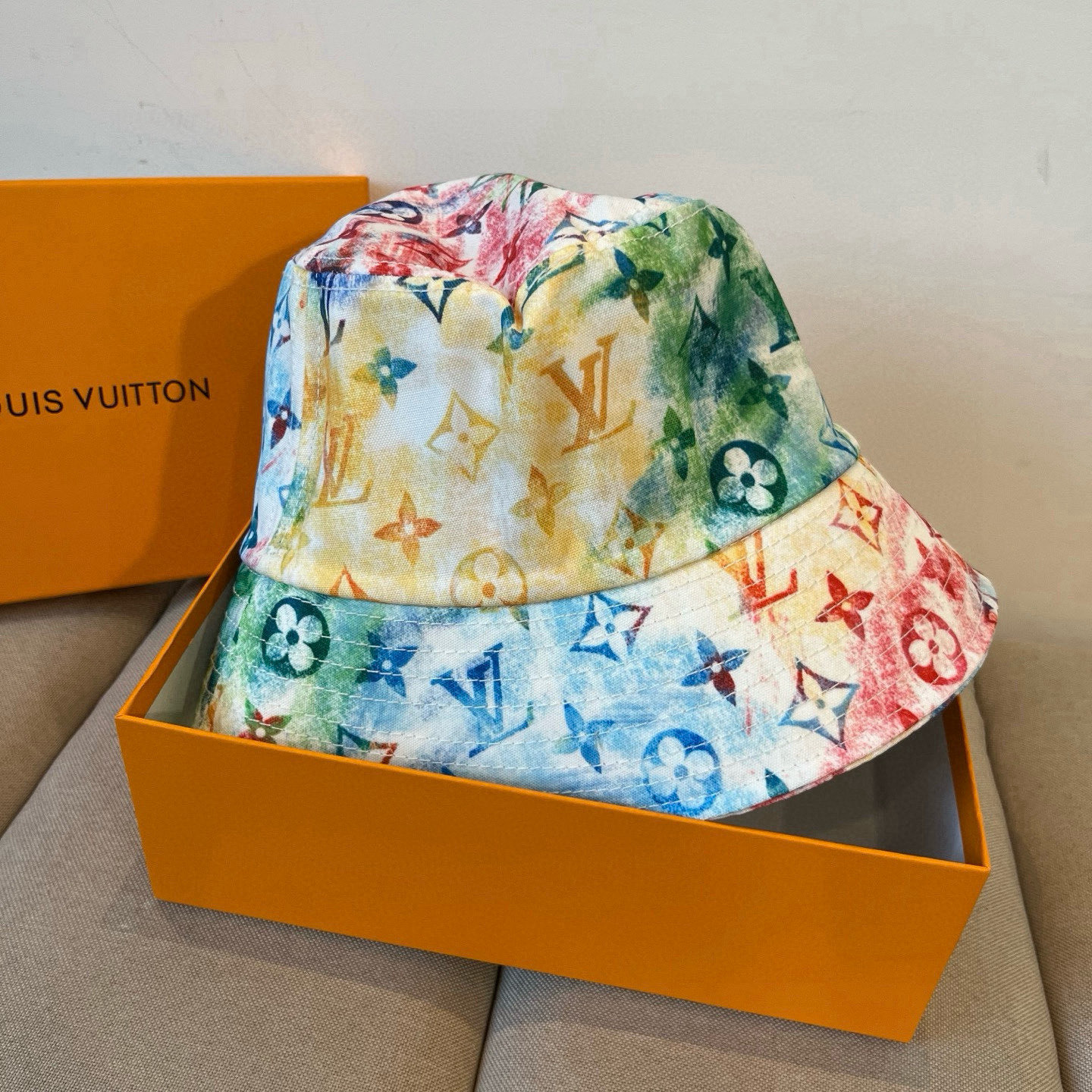  路易威登渔夫帽LouisVuitton😍新款LV棒球帽，重工打造♥️高端大气，百搭款🤗男女通用！跑量！