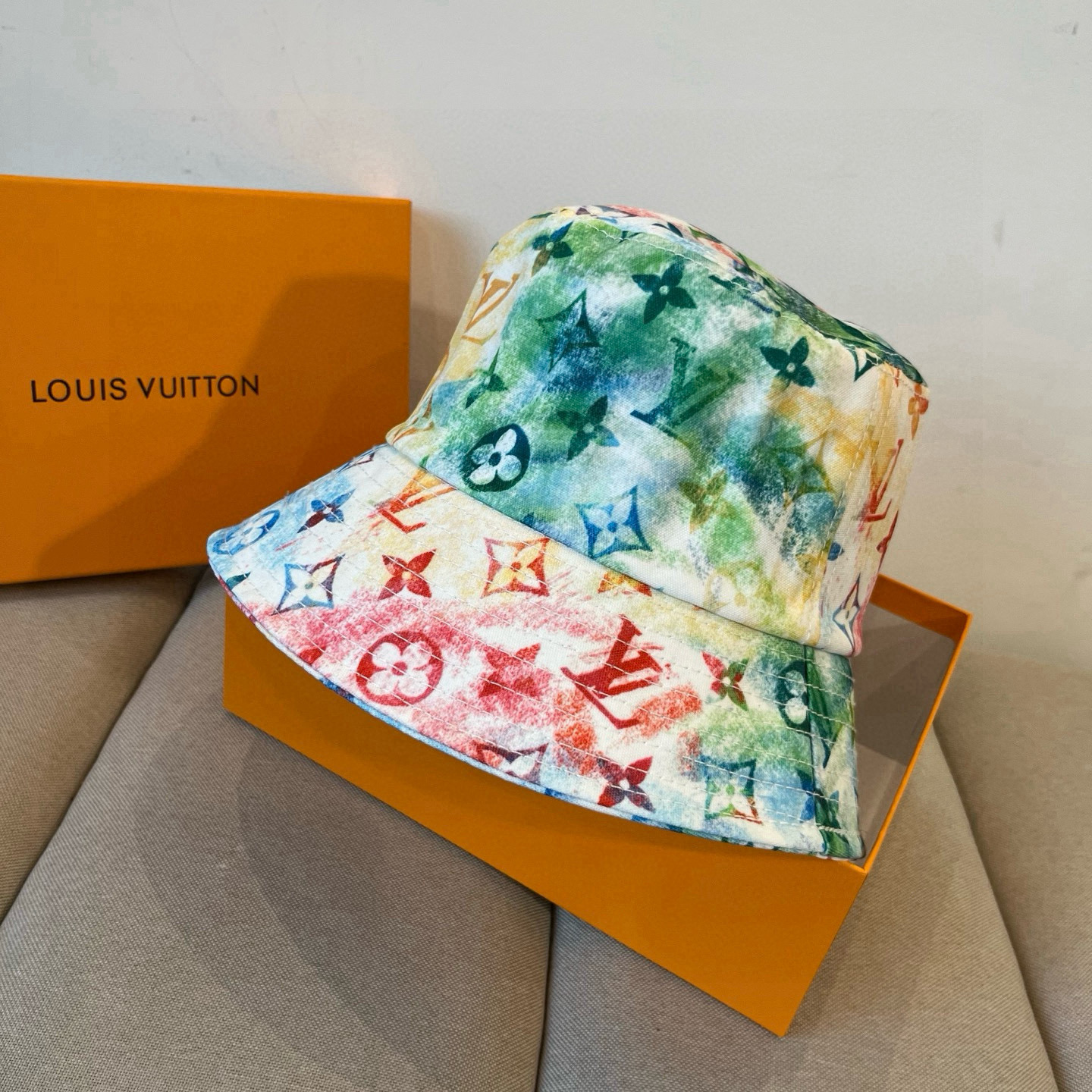  路易威登渔夫帽LouisVuitton😍新款LV棒球帽，重工打造♥️高端大气，百搭款🤗男女通用！跑量！