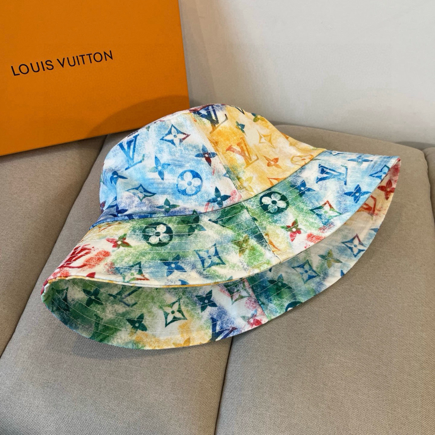  路易威登渔夫帽LouisVuitton😍新款LV棒球帽，重工打造♥️高端大气，百搭款🤗男女通用！跑量！