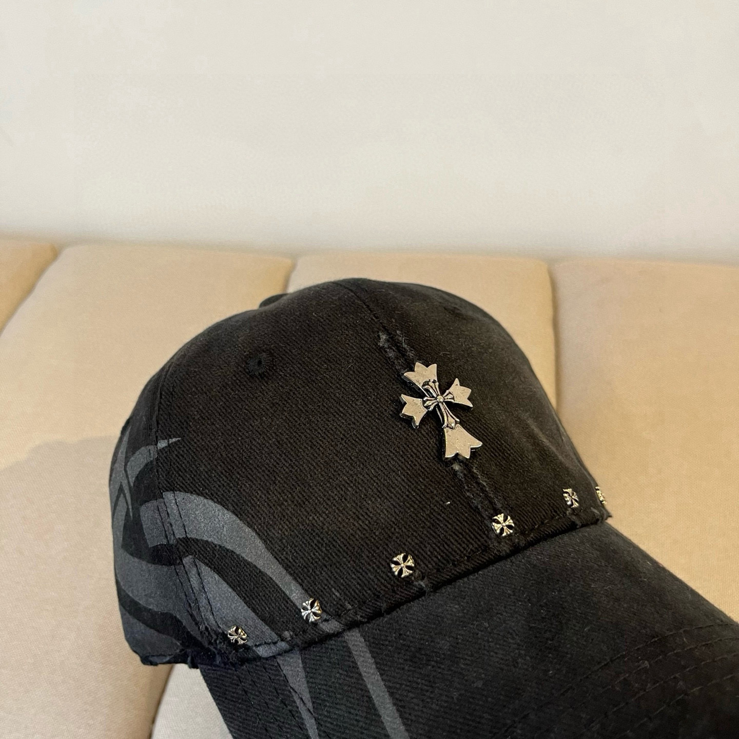  克罗心最新时尚前卫的休闲设计风格，戴上头就是这样好看看哦，做工精细，男女同款！