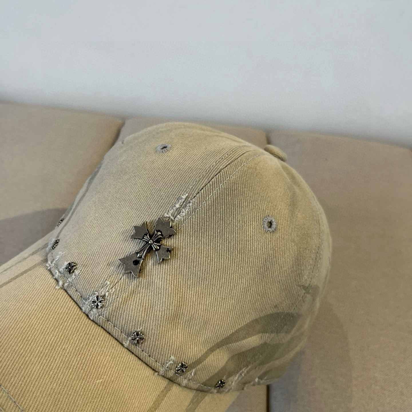 克罗心最新时尚前卫的休闲设计风格，戴上头就是这样好看看哦，做工精细，男女同款！