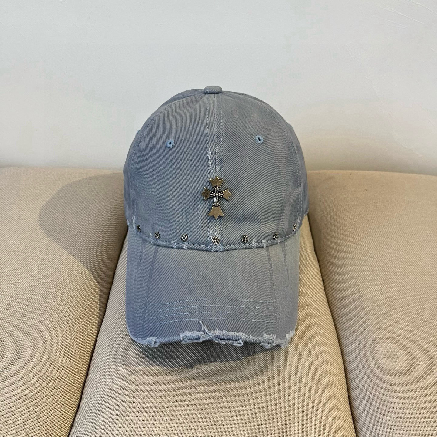 克罗心最新时尚前卫的休闲设计风格，戴上头就是这样好看看哦，做工精细，男女同款！