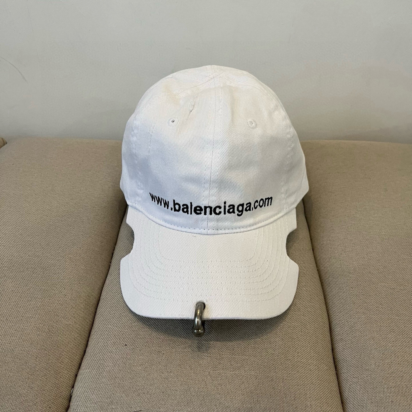 PBALENCIAGA巴黎世家新款logo棒球帽，很酷的色系，男女佩戴都有不同style，第一批抢先出货