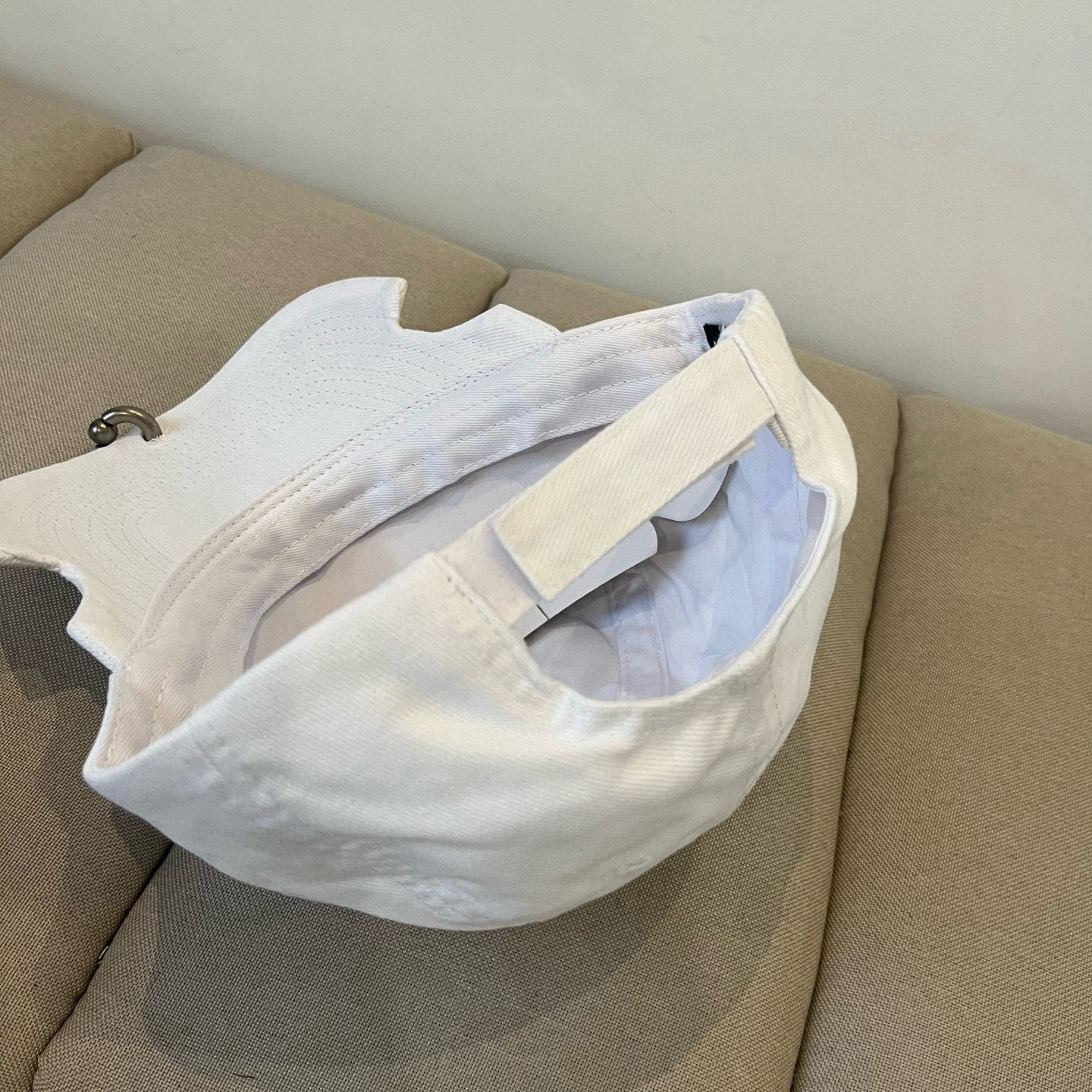 PBALENCIAGA巴黎世家新款logo棒球帽，很酷的色系，男女佩戴都有不同style，第一批抢先出货