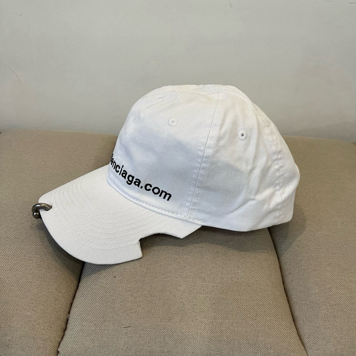 PBALENCIAGA巴黎世家新款logo棒球帽，很酷的色系，男女佩戴都有不同style，第一批抢先出货