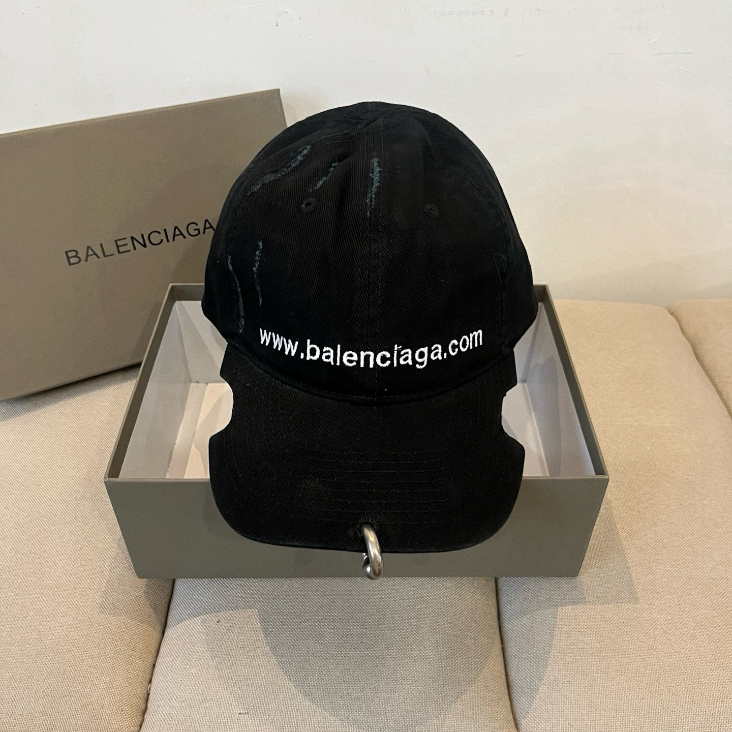 PBALENCIAGA巴黎世家新款logo棒球帽，很酷的色系，男女佩戴都有不同style，第一批抢先出货