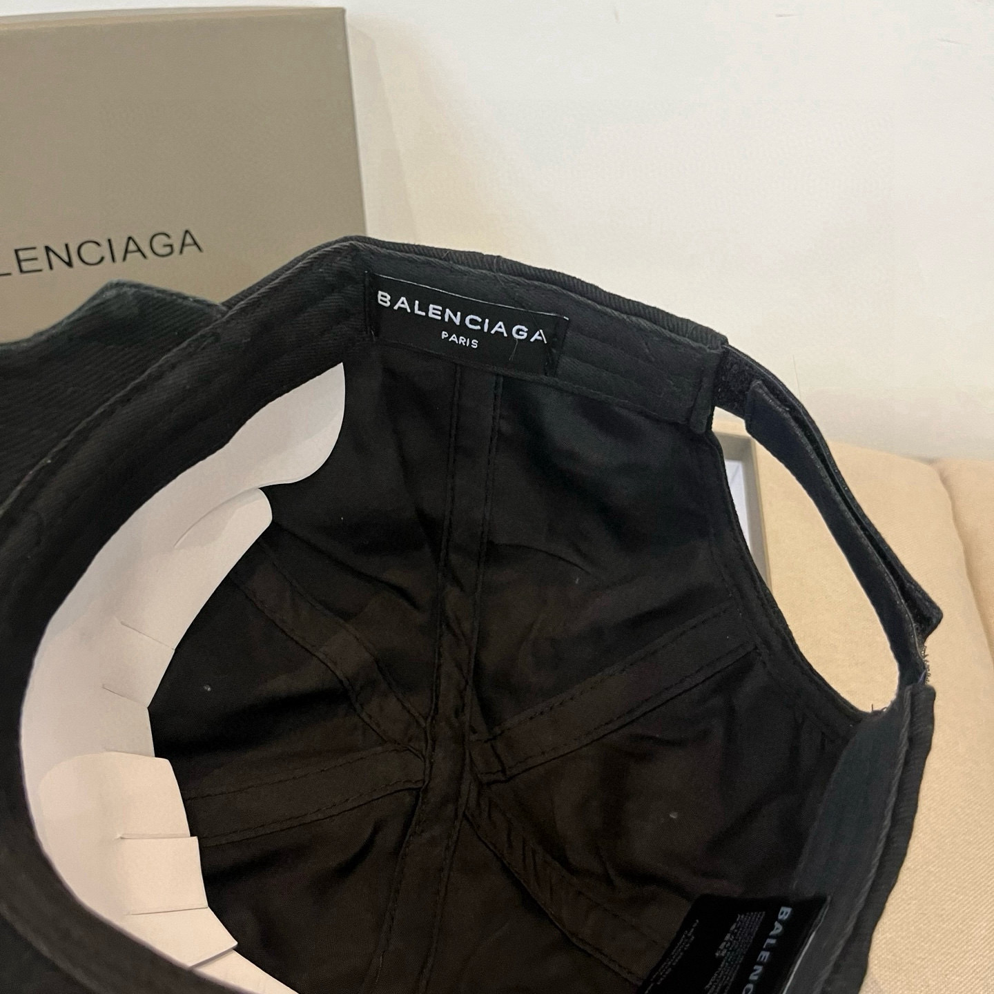 PBALENCIAGA巴黎世家新款logo棒球帽，很酷的色系，男女佩戴都有不同style，第一批抢先出货