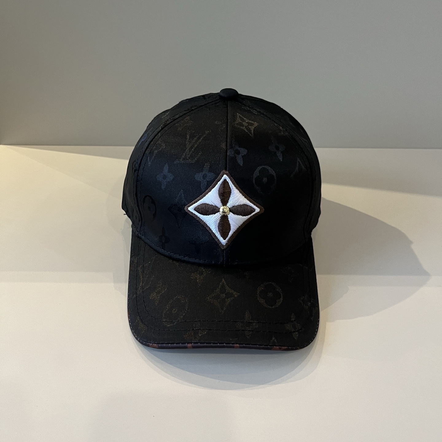 🧢路易威登棒球帽 LouisVuitton😍新款LV棒球帽，重工打造♥️高端大气，百搭款🤗男女通用！跑量