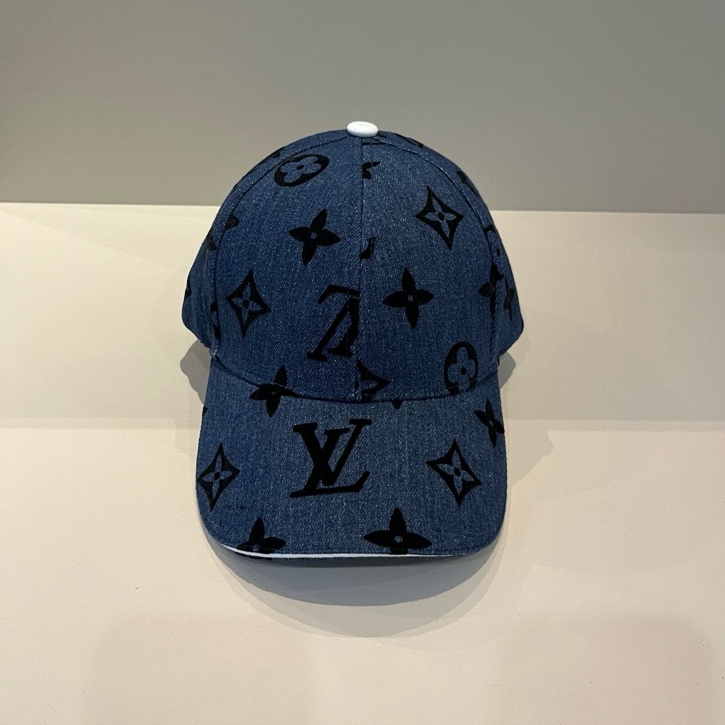 NO:345520,Louis Vuitton Baseball Cap Louis Vuitton's new LV baseball cap, heavy industry creates high-end and atmospheric, versatile and universal for both men and women!  Run volume!  hat straw hat fisherman hat baseball hat, hat, louis vuitton, louis vuitton, louis vuitton, espadrilles, hats路易威登棒球帽 LouisVuitton新款LV棒球帽,重工打造高端大气,百搭款男女通用！跑量！帽子草帽渔夫帽棒球帽,帽子,louis vuitton,louis vuitton,louis vuitton,espadrilles,hats,hat
