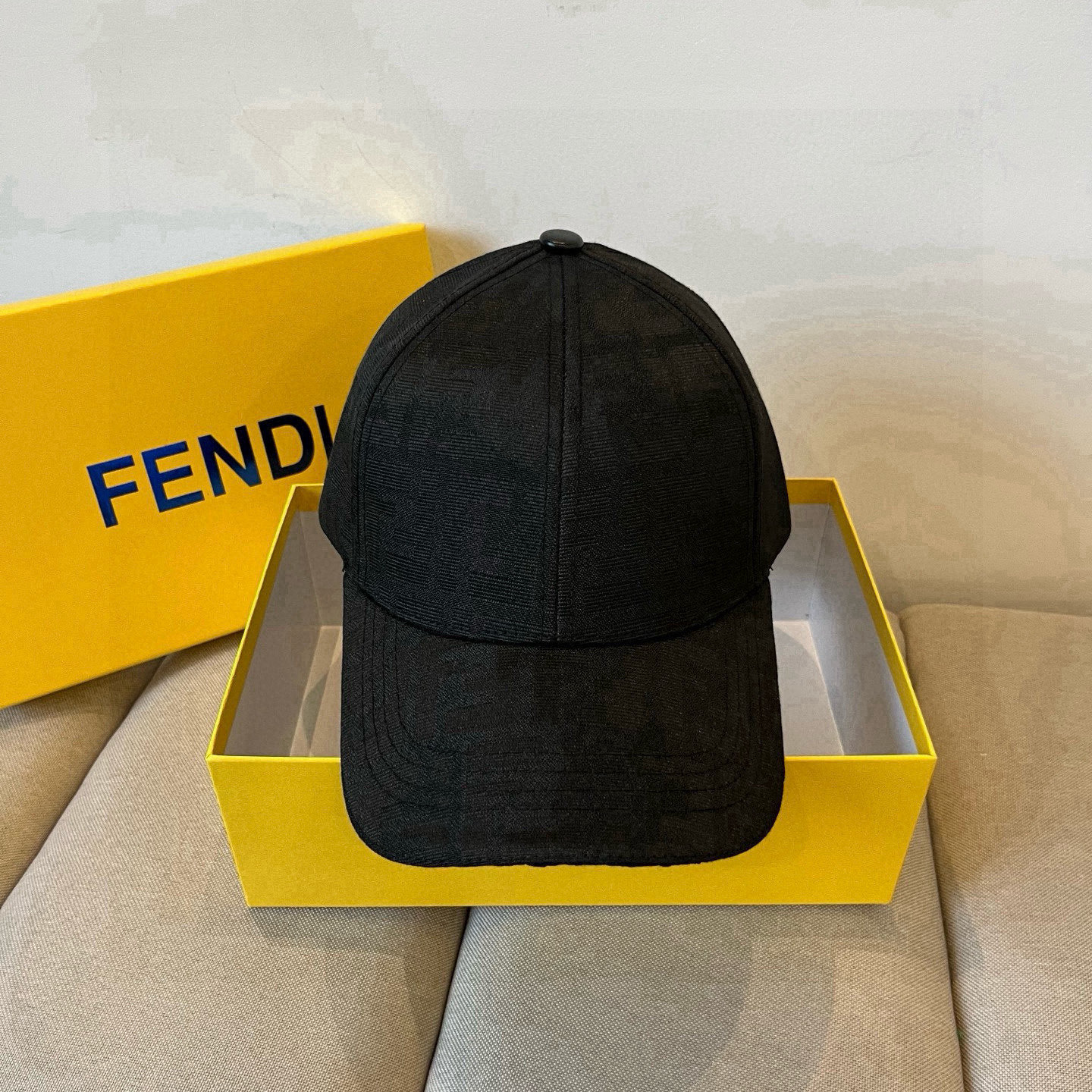 NO:345522,FENDI Old-fashioned Baseball Cap Classic FF Medium-class items, temperament and wearable items, quality bar hat, straw hat, fisherman hat, baseball cap, hat, fendi, fendi, espadrilles, hatsFENDI芬迪 老花系列棒球帽 经典FF中古单品,气质穿搭单品,质量杠杠帽子草帽渔夫帽棒球帽,帽子,fendi,fendi,espadrilles,hats,hat