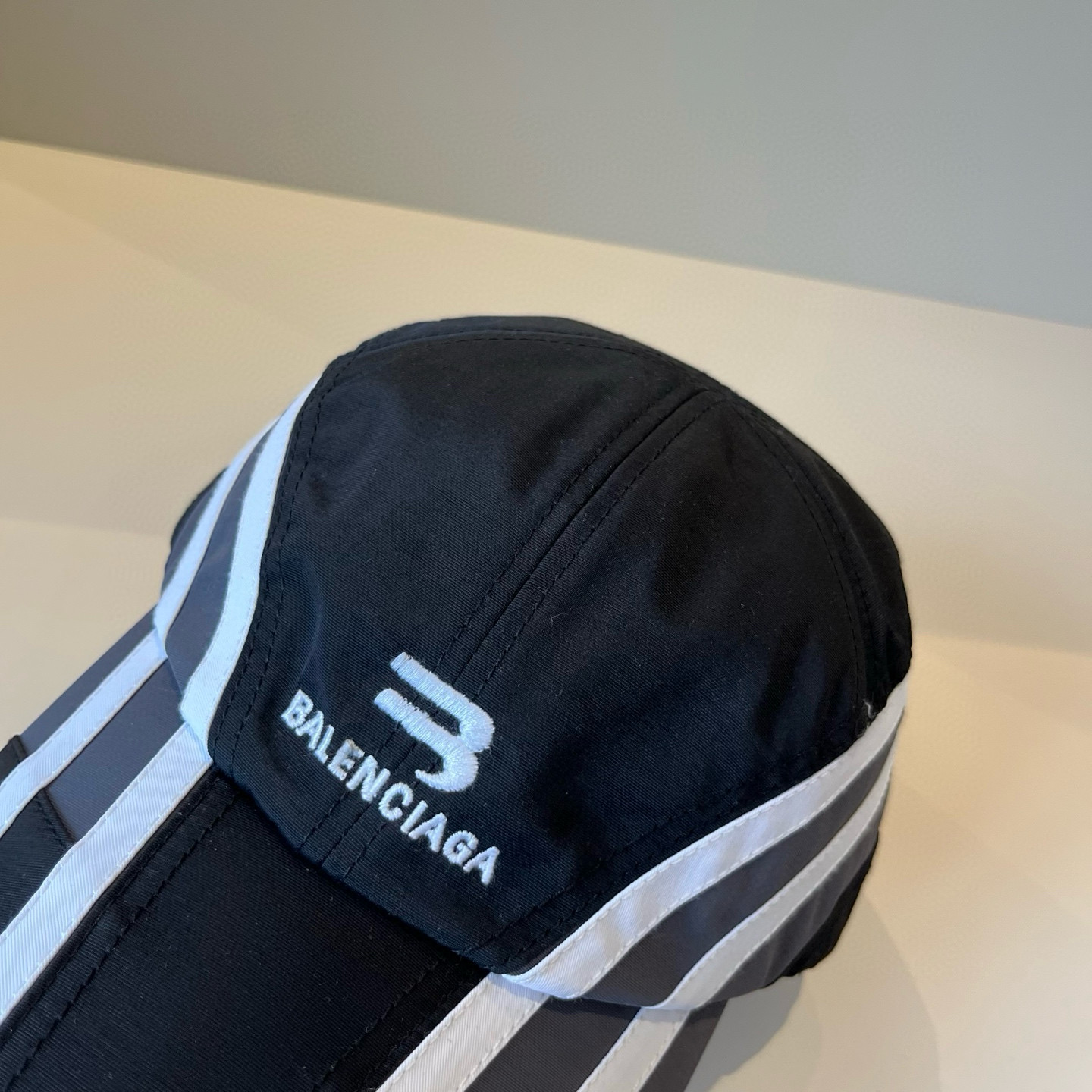 [Balenciaga Hats]Cool color system Men and women wear different styles The fir