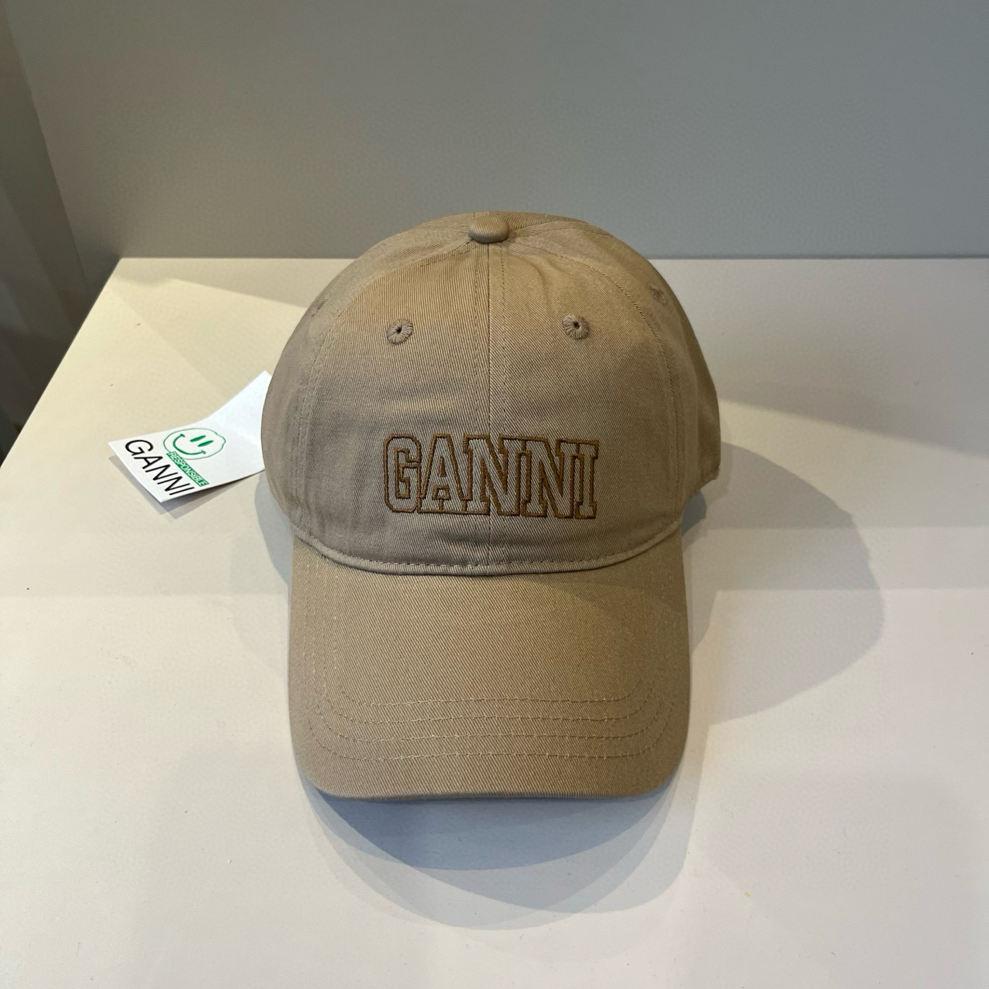 
潮牌🧢官网新品，棒球帽，原单品质火爆来袭 。🎩 工艺非常精美 高档大气上档次！低调奢华，方便携带！跑量