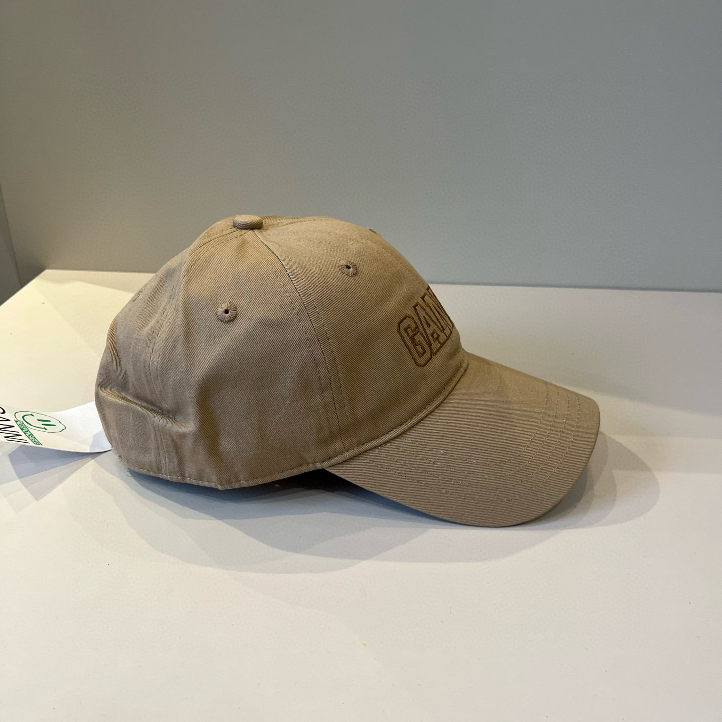 
潮牌🧢官网新品，棒球帽，原单品质火爆来袭 。🎩 工艺非常精美 高档大气上档次！低调奢华，方便携带！跑量