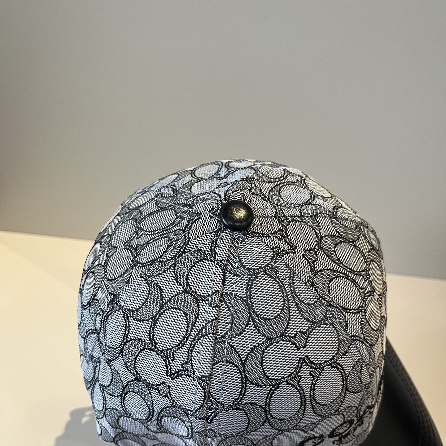  
Coach蔻驰新款棒球帽
这款棒球帽真的百搭不过时，性价比也很高，美到逆袭～帽子