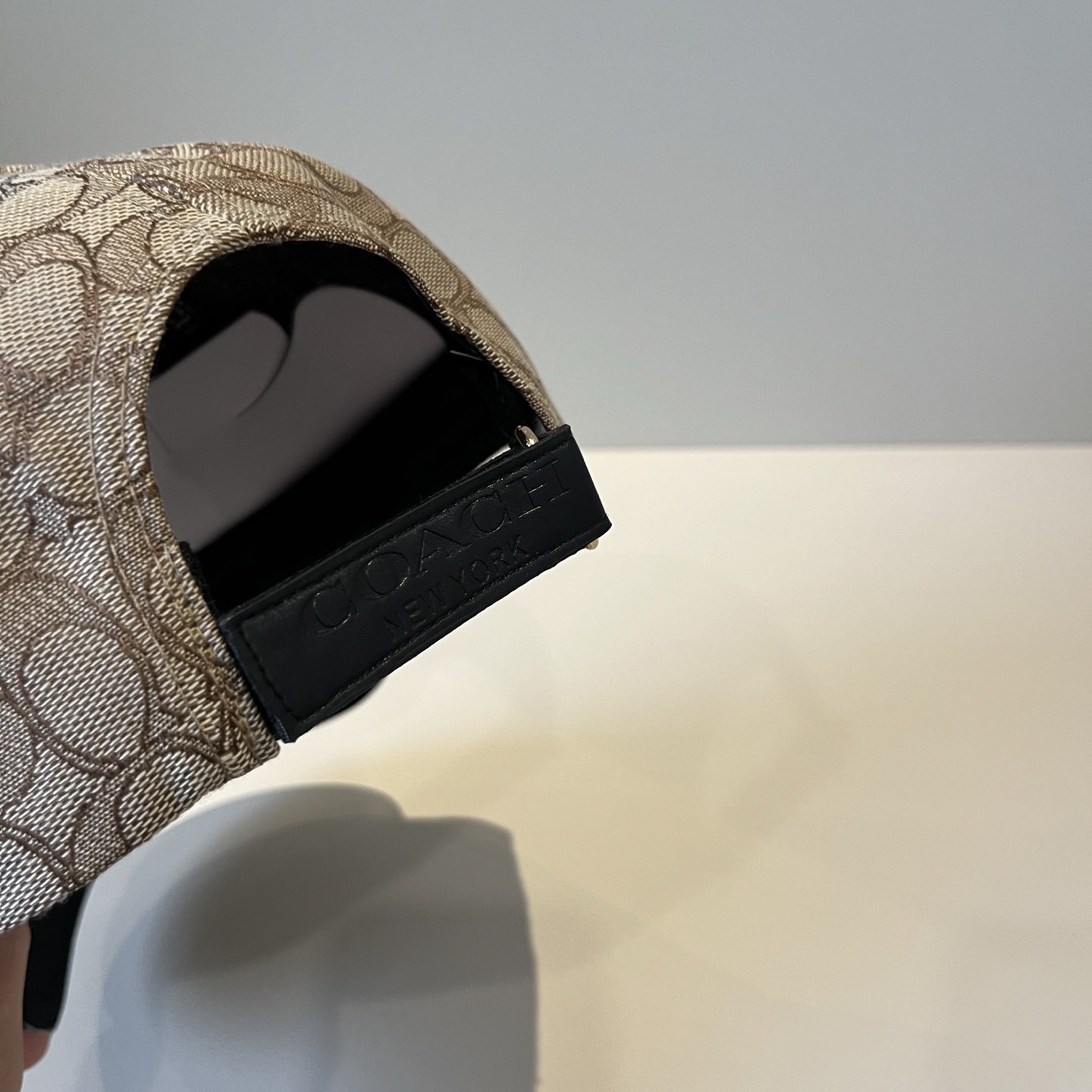  
Coach蔻驰新款棒球帽
这款棒球帽真的百搭不过时，性价比也很高，美到逆袭～帽子