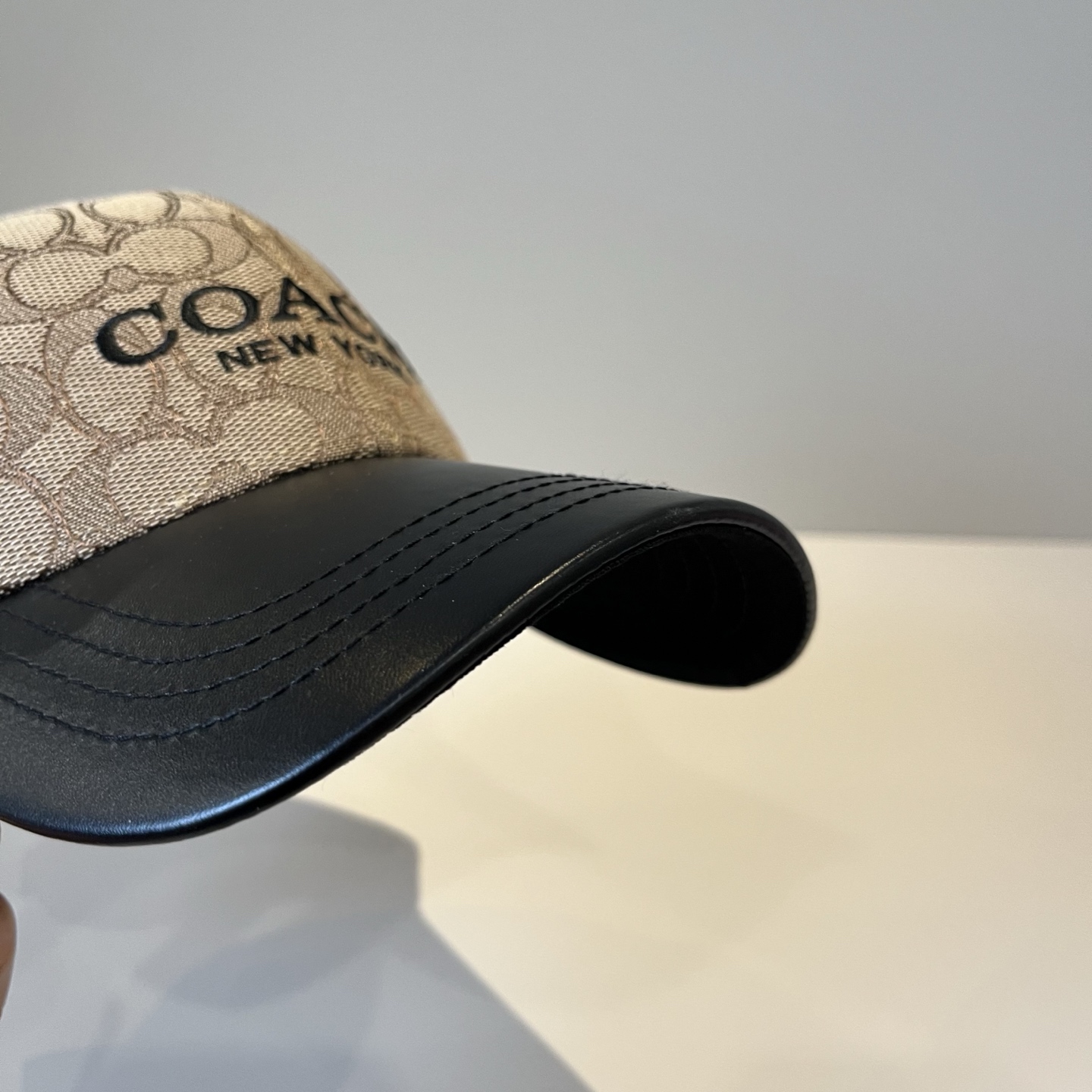  
Coach蔻驰新款棒球帽
这款棒球帽真的百搭不过时，性价比也很高，美到逆袭～帽子