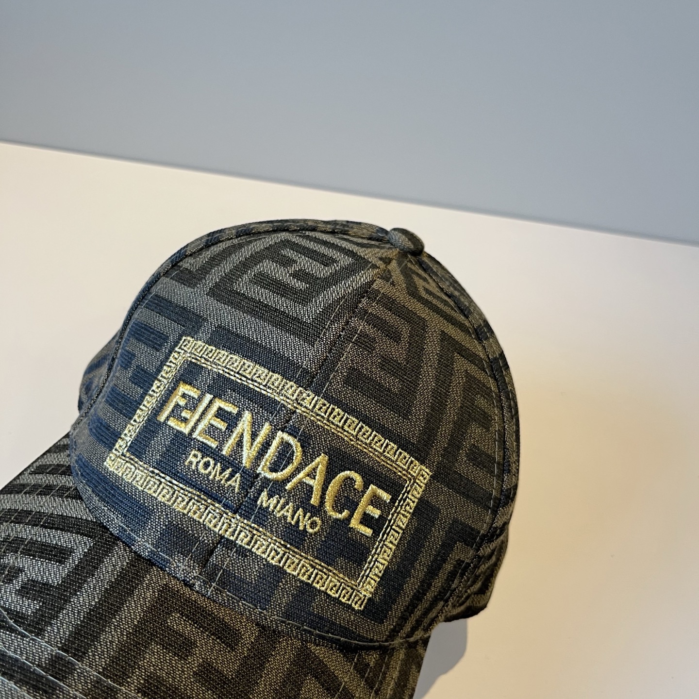  FENDI芬迪 老花系列棒球帽🧢 经典FF中古单品，气质穿搭单品，质量杠杠👍