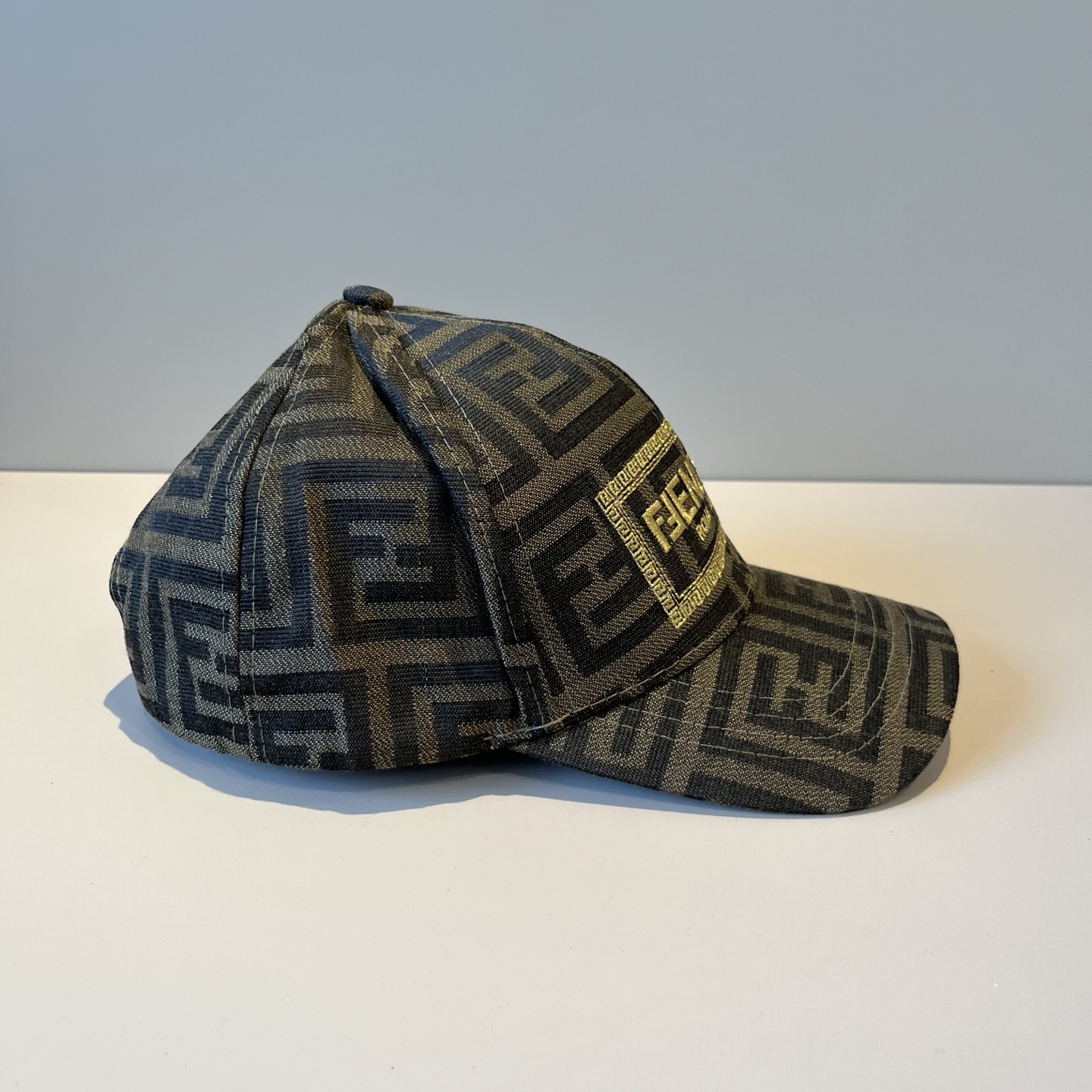  FENDI芬迪 老花系列棒球帽🧢 经典FF中古单品，气质穿搭单品，质量杠杠👍