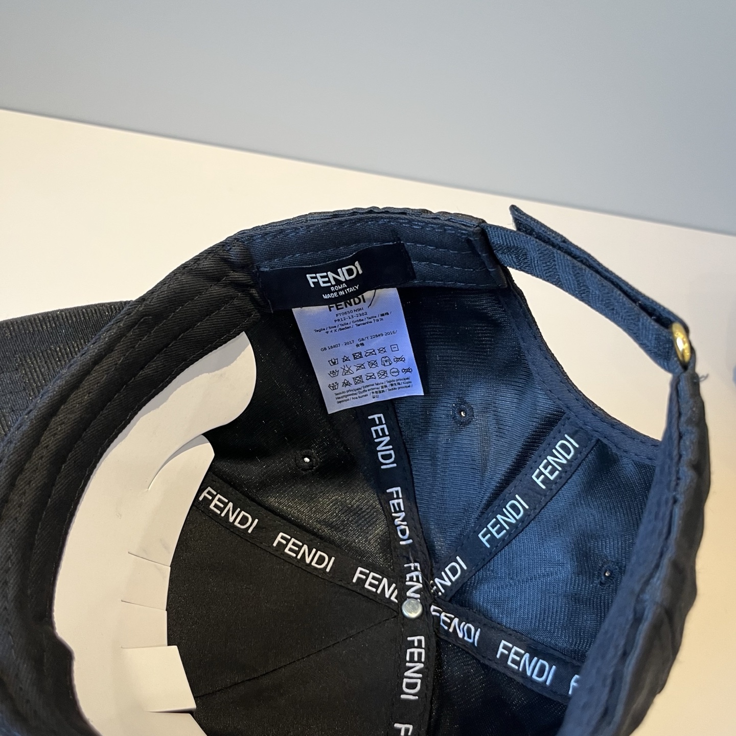  FENDI芬迪 老花系列棒球帽🧢 经典FF中古单品，气质穿搭单品，质量杠杠👍