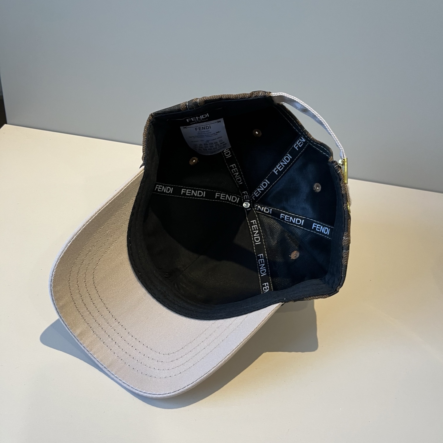  FENDI芬迪 老花系列棒球帽🧢 经典FF中古单品，气质穿搭单品，质量杠杠👍