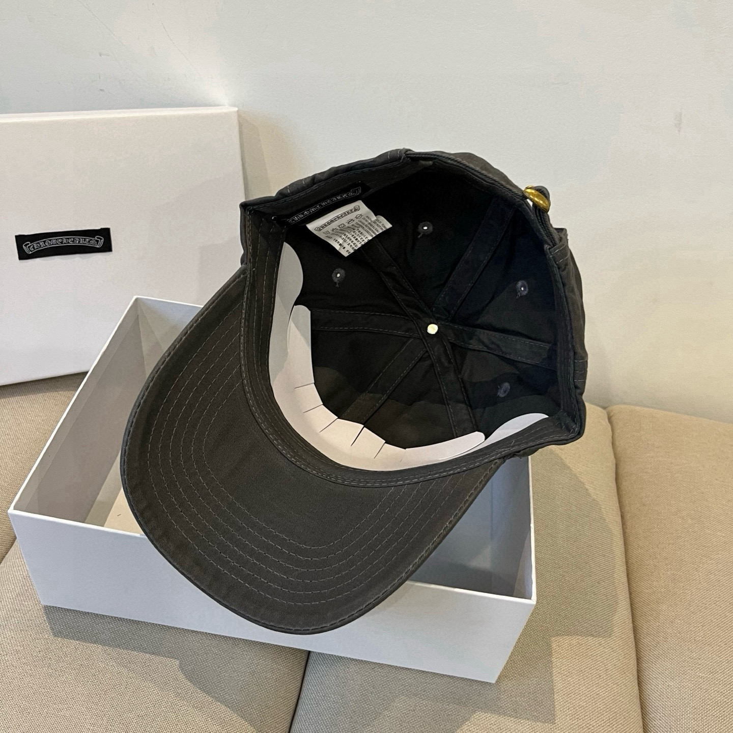  克罗心最新时尚前卫的休闲设计风格，戴上头就是这样好看看哦，做工精细，男女同款！