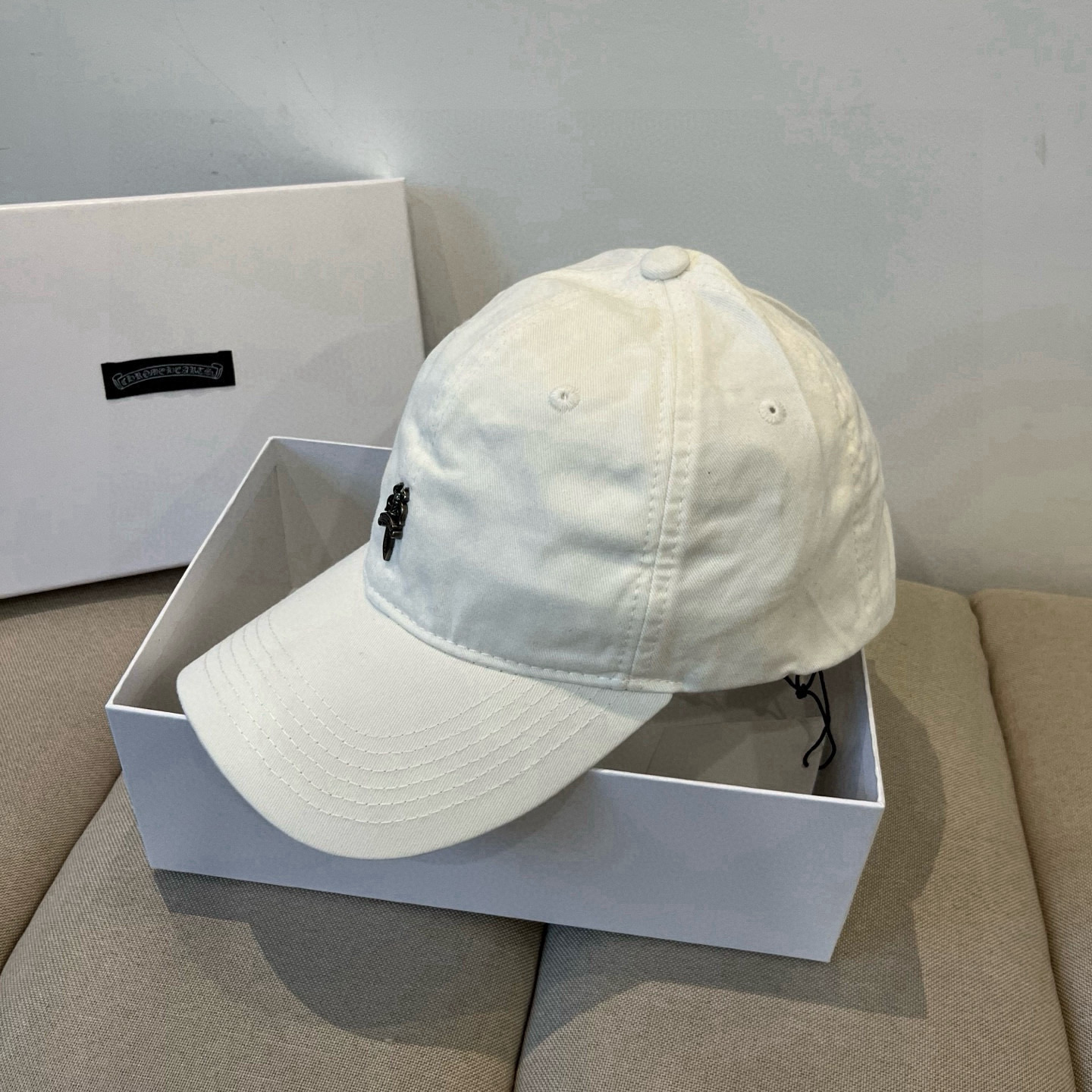  克罗心最新时尚前卫的休闲设计风格，戴上头就是这样好看看哦，做工精细，男女同款！