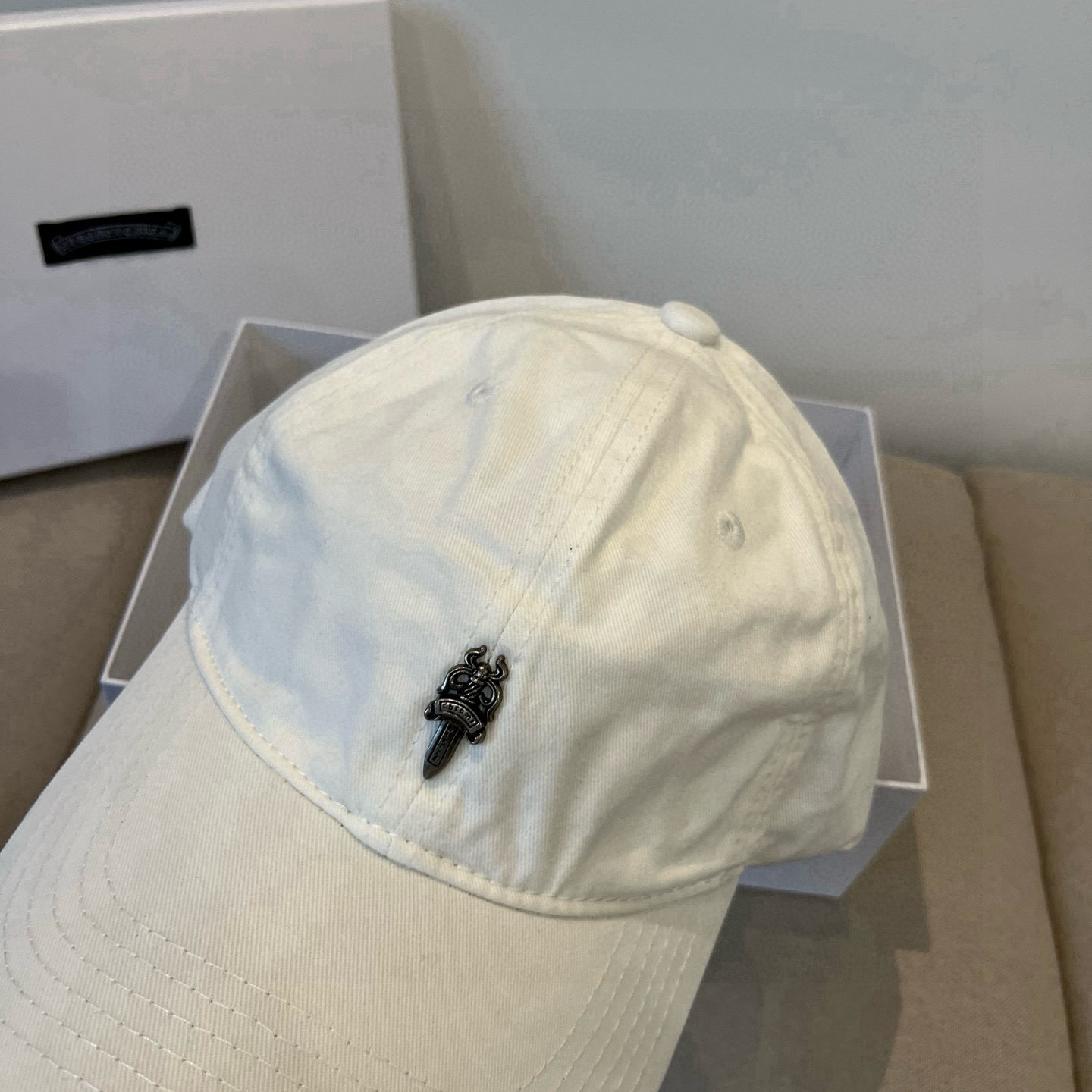  克罗心最新时尚前卫的休闲设计风格，戴上头就是这样好看看哦，做工精细，男女同款！