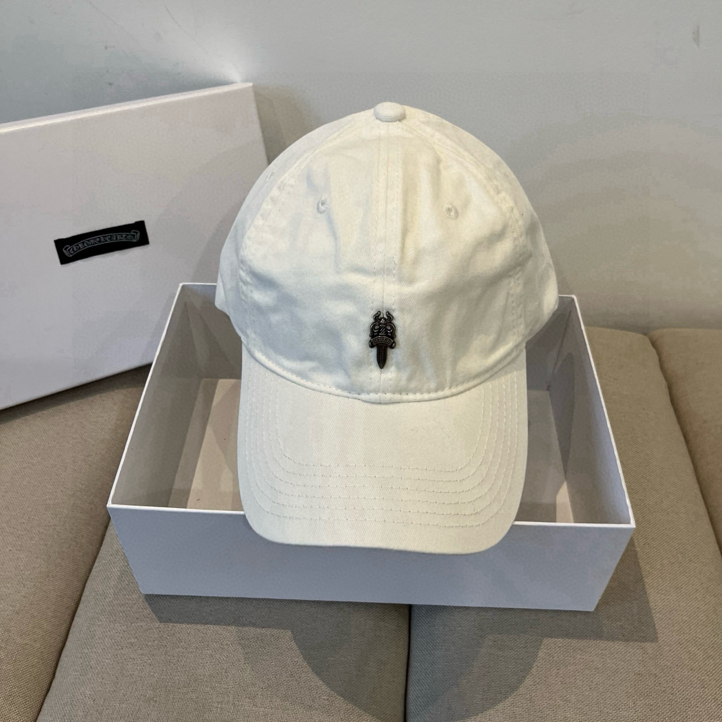  克罗心最新时尚前卫的休闲设计风格，戴上头就是这样好看看哦，做工精细，男女同款！