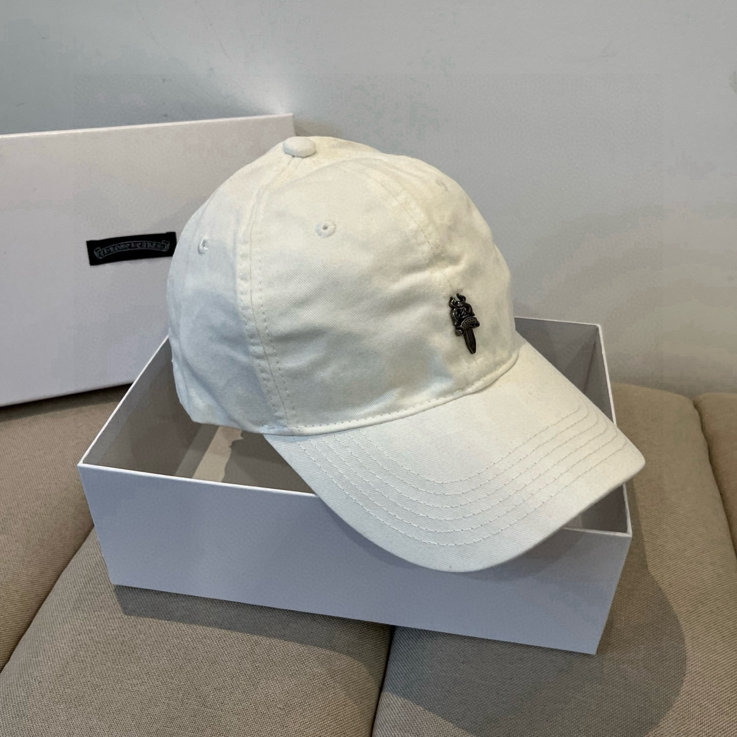  克罗心最新时尚前卫的休闲设计风格，戴上头就是这样好看看哦，做工精细，男女同款！