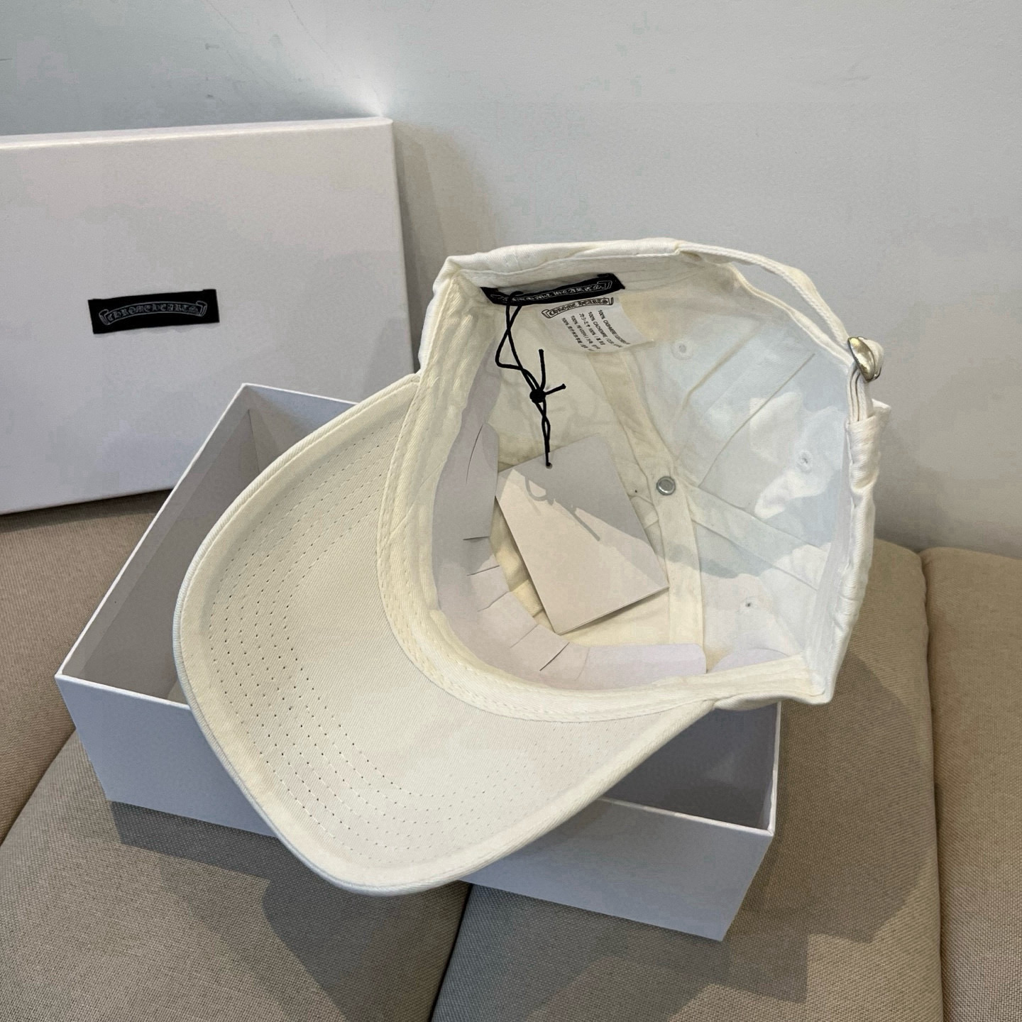  克罗心最新时尚前卫的休闲设计风格，戴上头就是这样好看看哦，做工精细，男女同款！