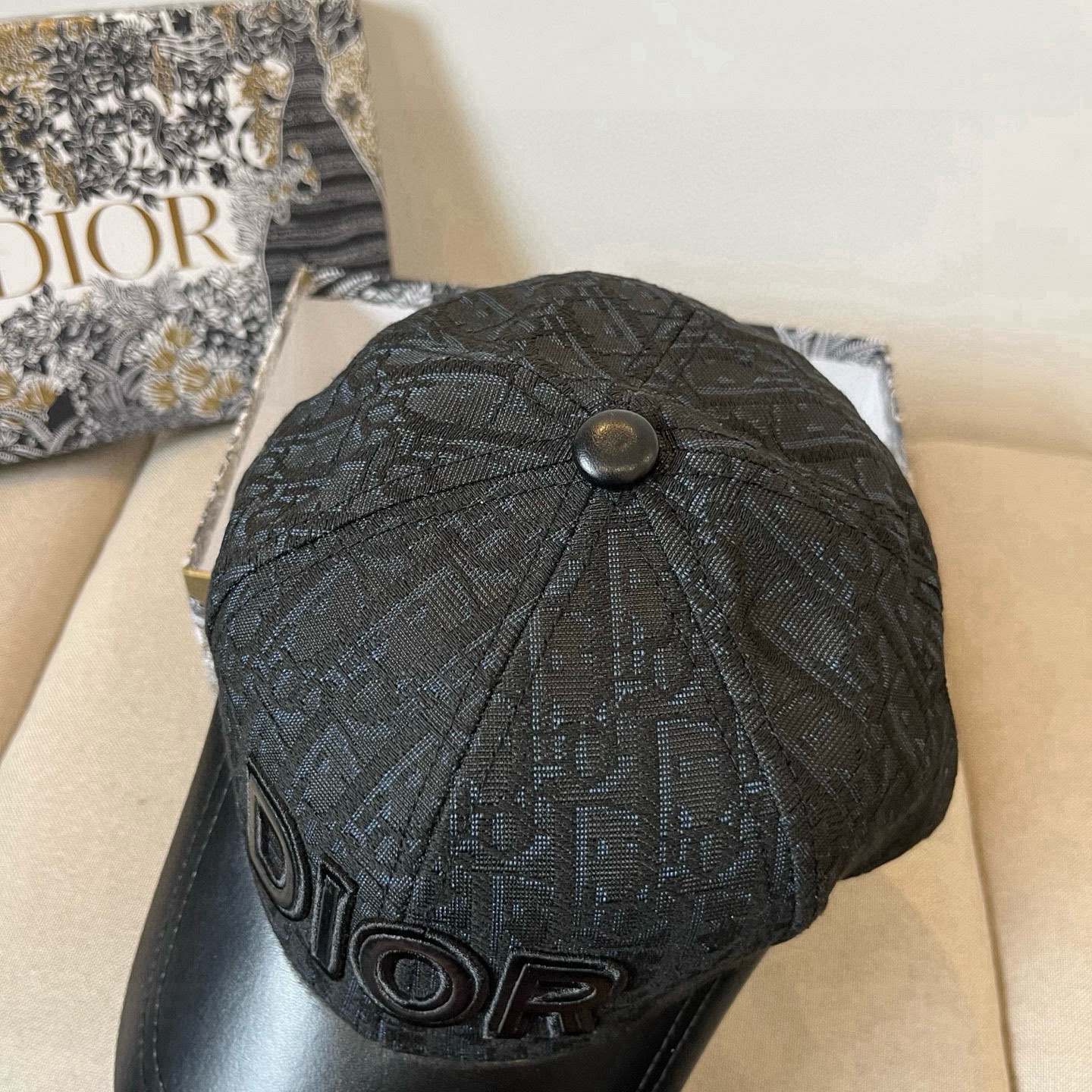 【DIOR迪奥】新款走量简约棒球帽🧢，新款出货，大牌款超好搭配，赶紧入手！