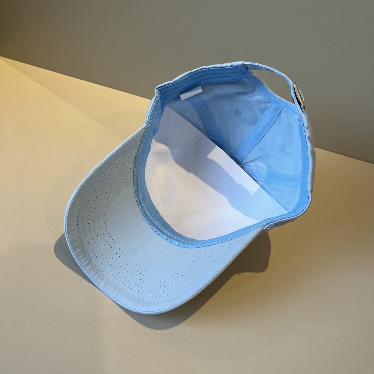 
西太后新款棒球帽🧢，男女通用，头围57cm 