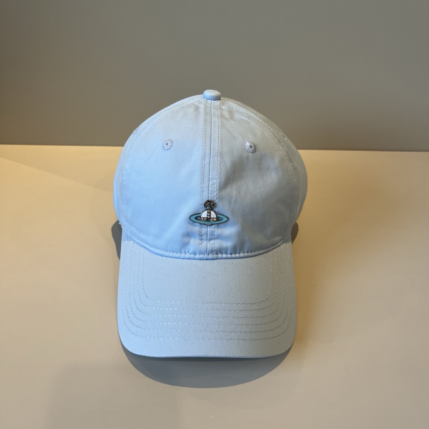 
西太后新款棒球帽🧢，男女通用，头围57cm 