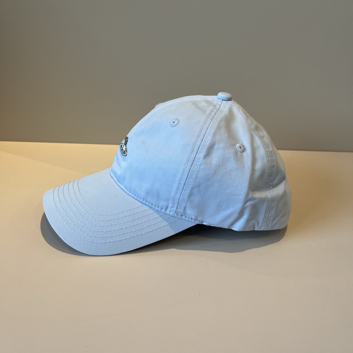 
西太后新款棒球帽🧢，男女通用，头围57cm 