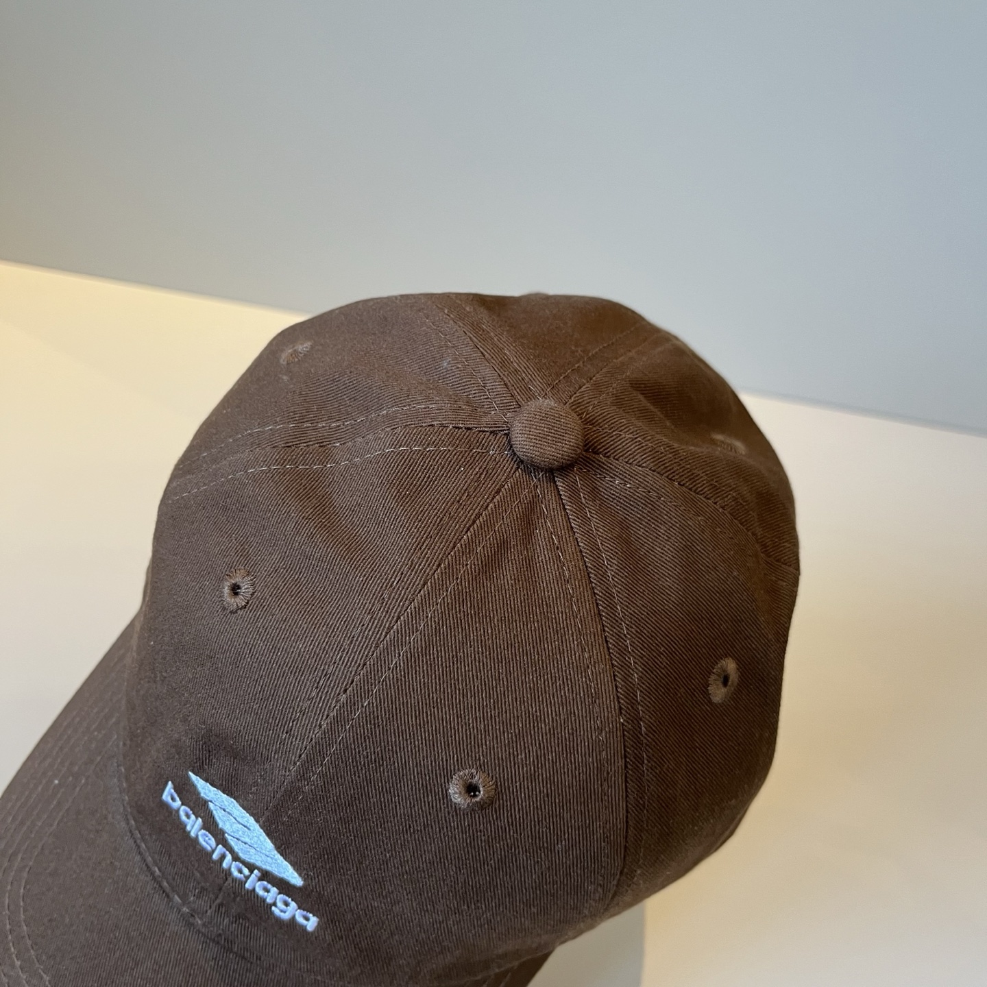  BALENCIAGA巴黎世家新款logo棒球帽，很酷的色系，男女佩戴都有不同style，第一批抢先出货