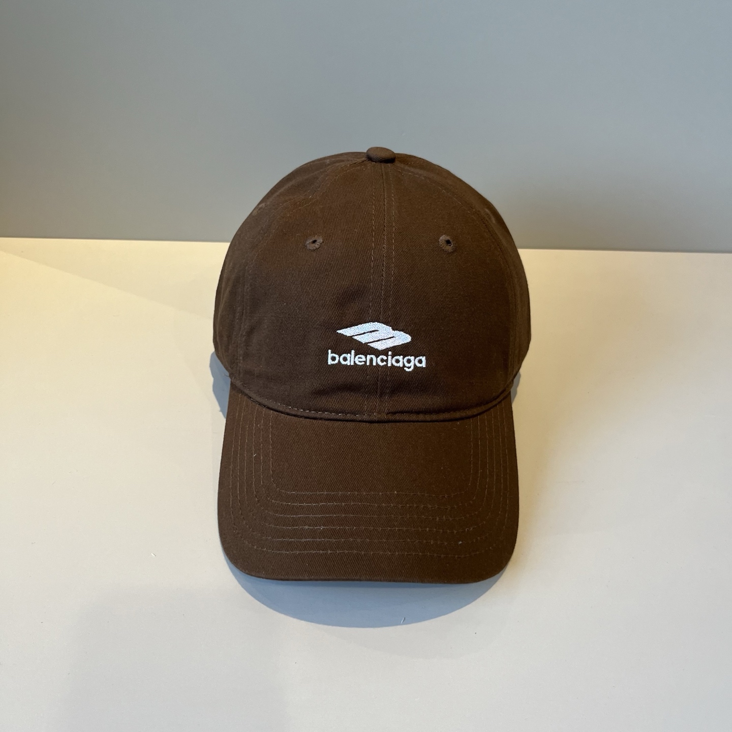  BALENCIAGA巴黎世家新款logo棒球帽，很酷的色系，男女佩戴都有不同style，第一批抢先出货