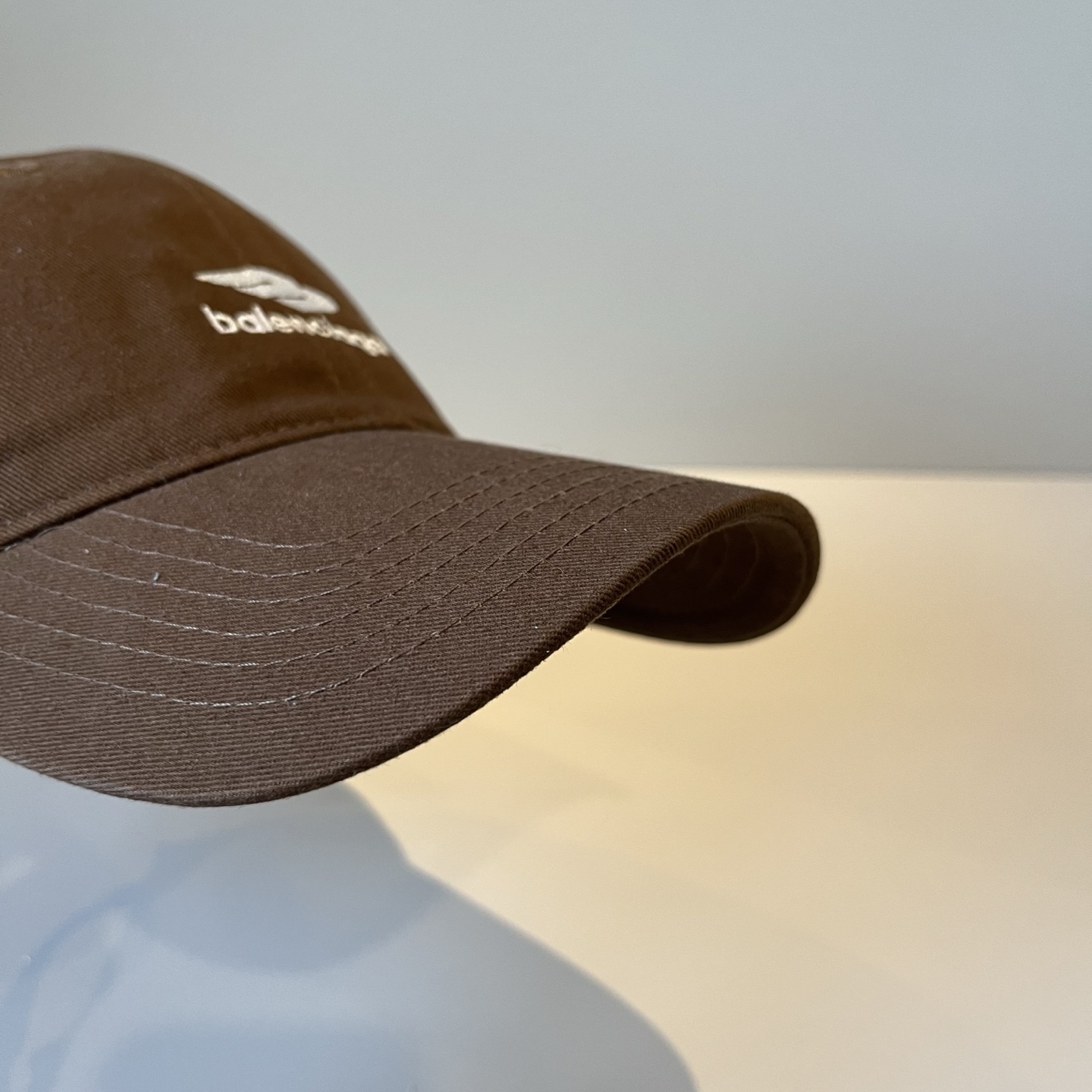  BALENCIAGA巴黎世家新款logo棒球帽，很酷的色系，男女佩戴都有不同style，第一批抢先出货