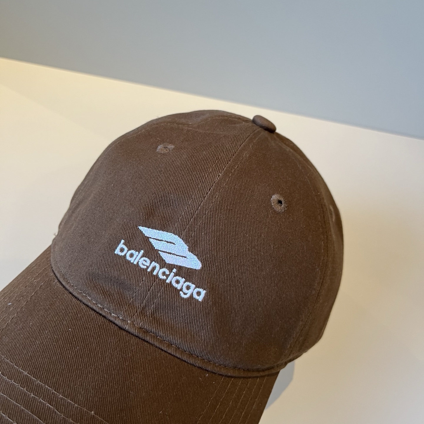  BALENCIAGA巴黎世家新款logo棒球帽，很酷的色系，男女佩戴都有不同style，第一批抢先出货