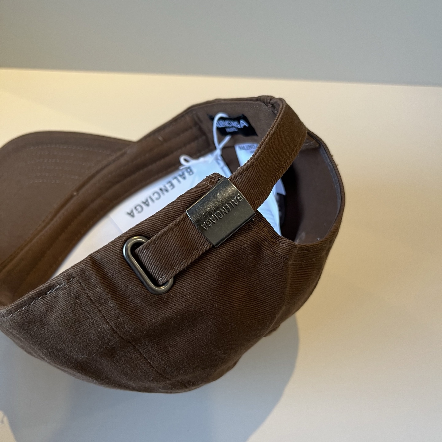  BALENCIAGA巴黎世家新款logo棒球帽，很酷的色系，男女佩戴都有不同style，第一批抢先出货