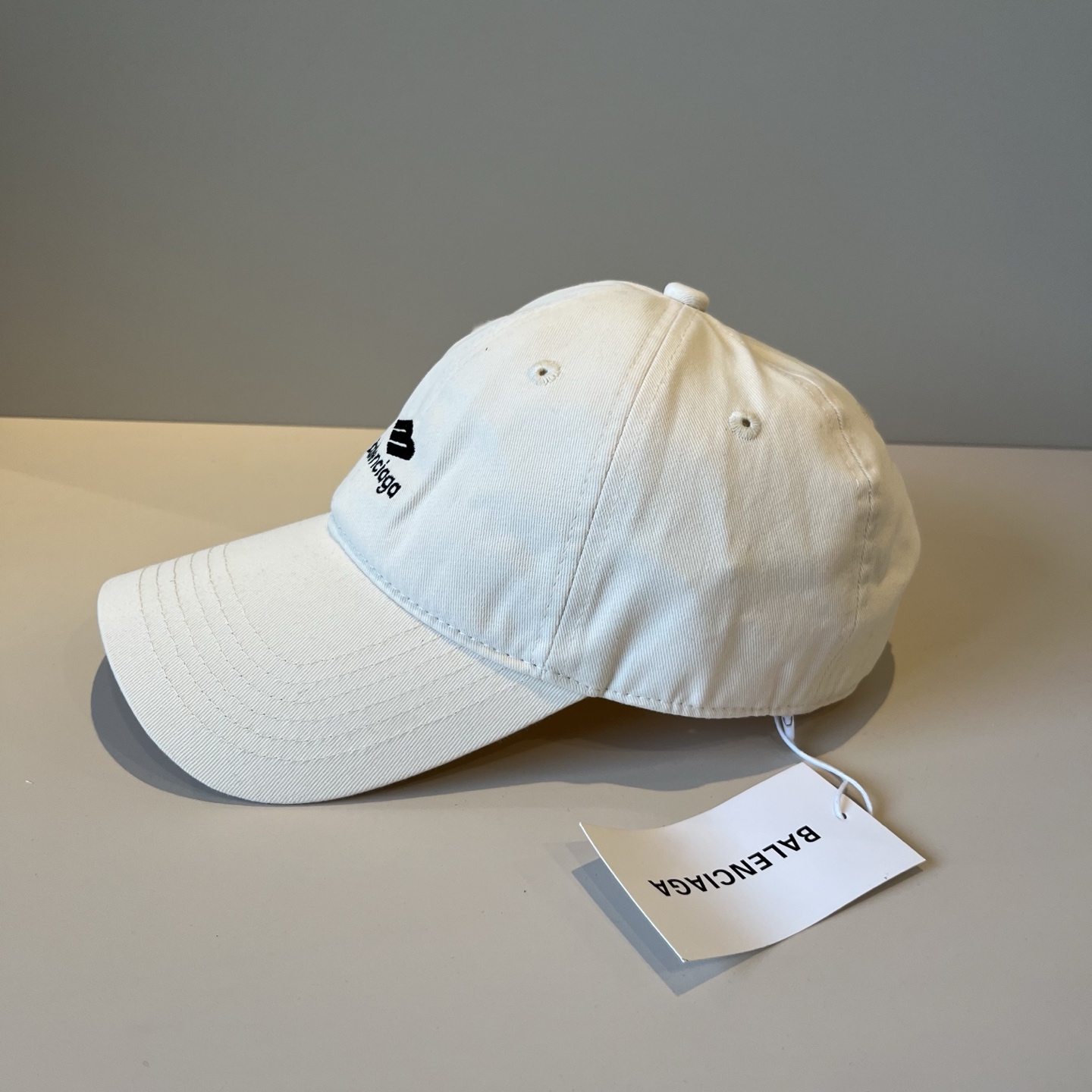  BALENCIAGA巴黎世家新款logo棒球帽，很酷的色系，男女佩戴都有不同style，第一批抢先出货