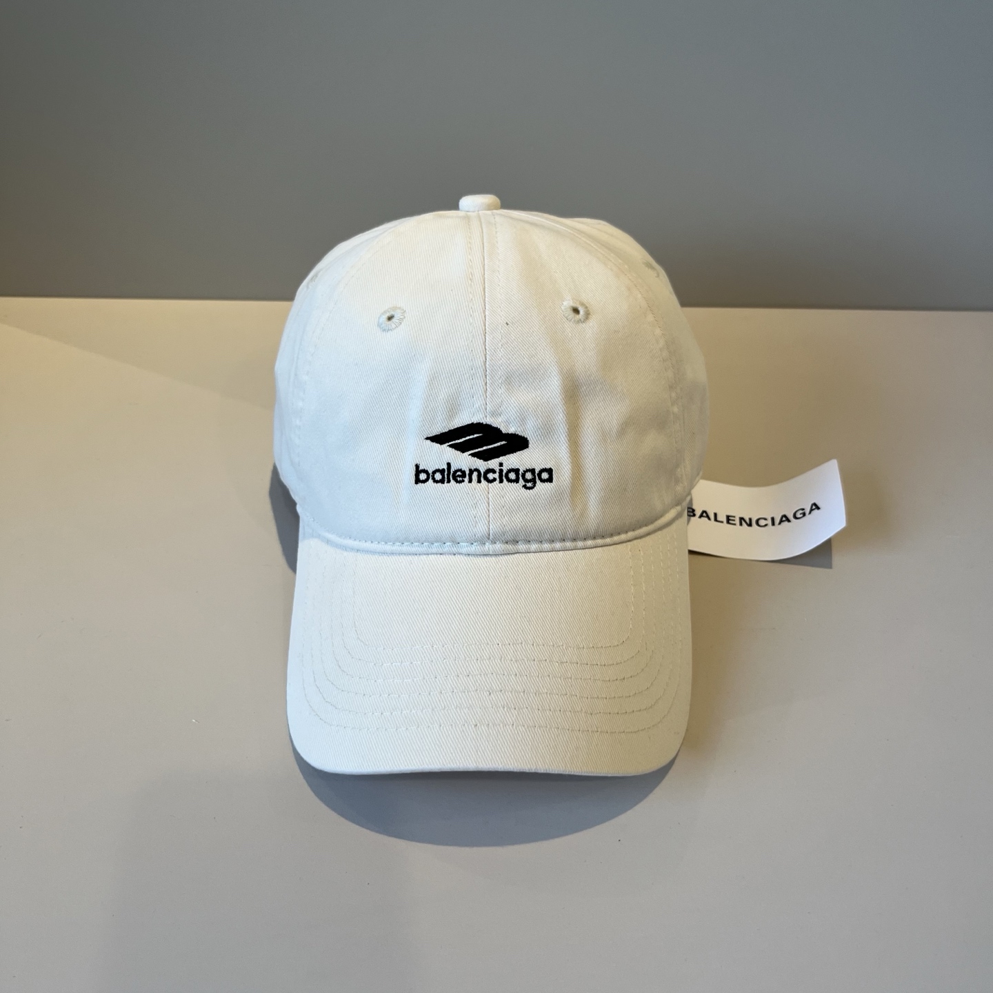  BALENCIAGA巴黎世家新款logo棒球帽，很酷的色系，男女佩戴都有不同style，第一批抢先出货