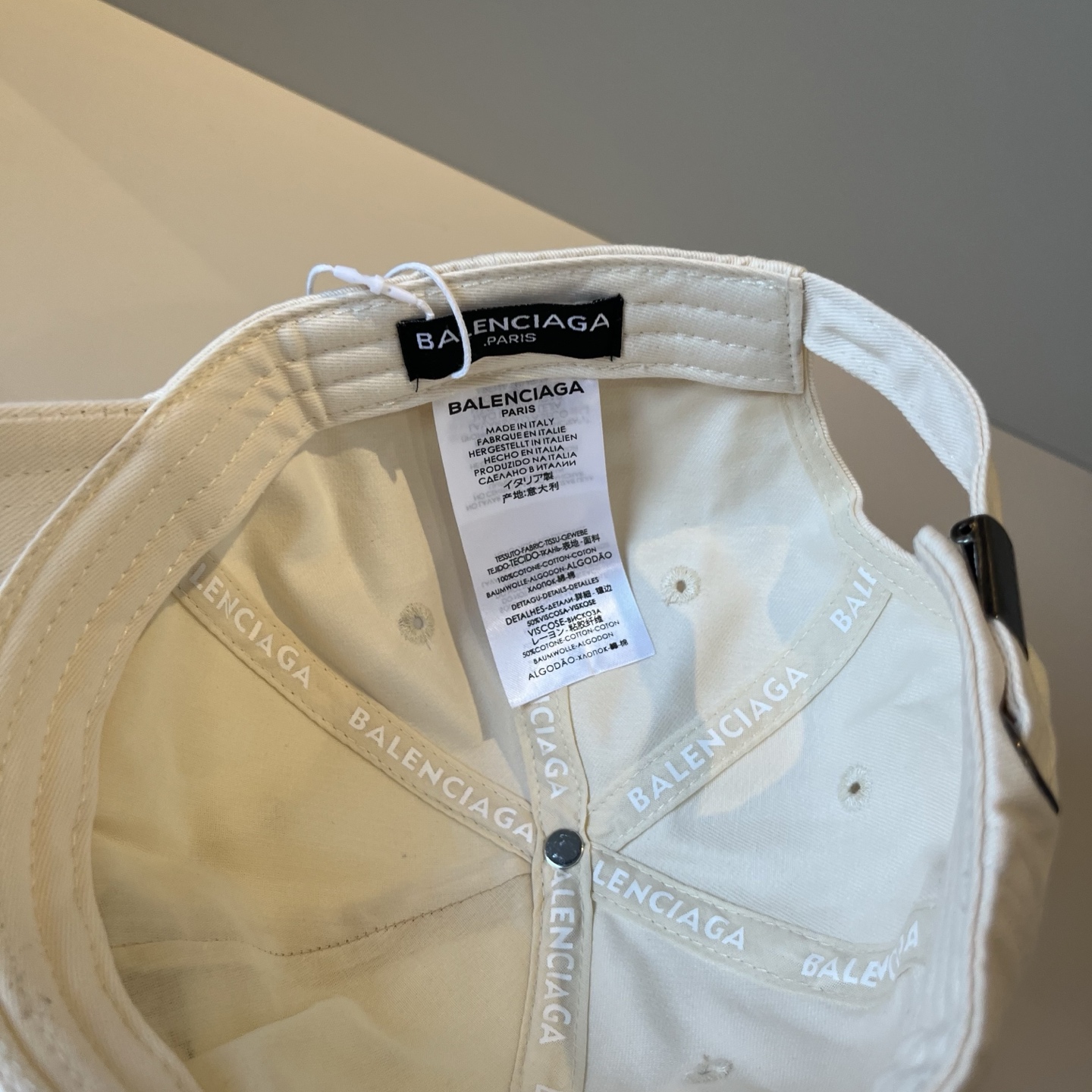  BALENCIAGA巴黎世家新款logo棒球帽，很酷的色系，男女佩戴都有不同style，第一批抢先出货