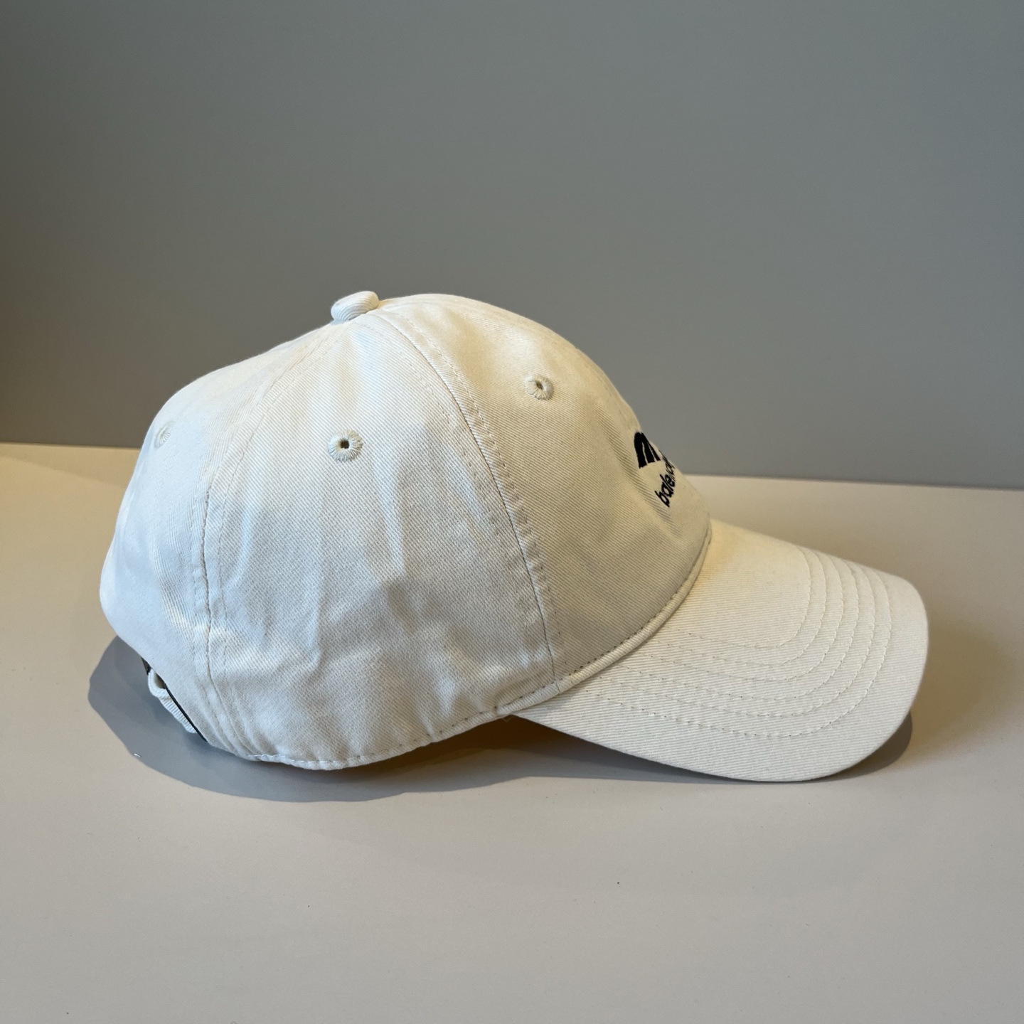  BALENCIAGA巴黎世家新款logo棒球帽，很酷的色系，男女佩戴都有不同style，第一批抢先出货