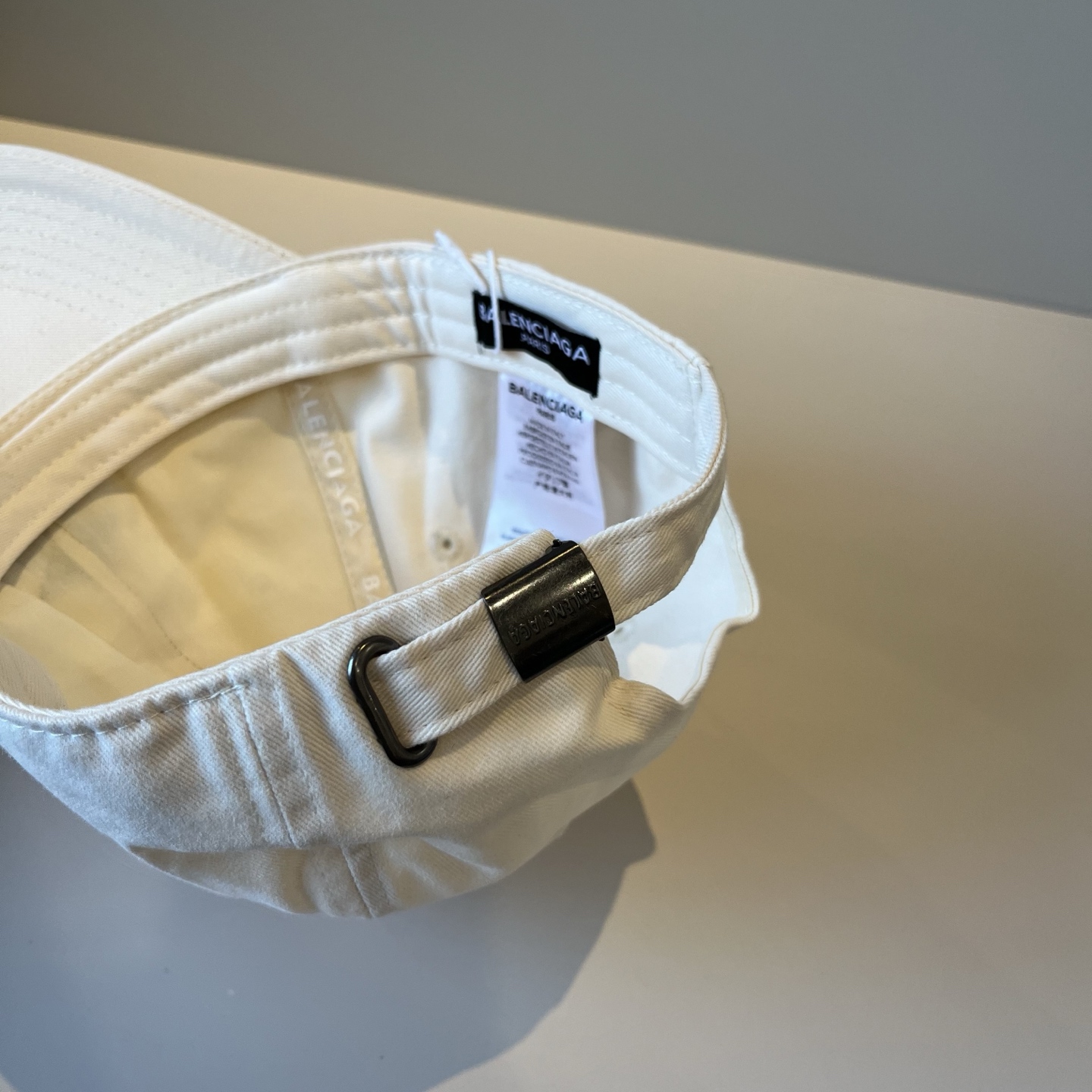  BALENCIAGA巴黎世家新款logo棒球帽，很酷的色系，男女佩戴都有不同style，第一批抢先出货