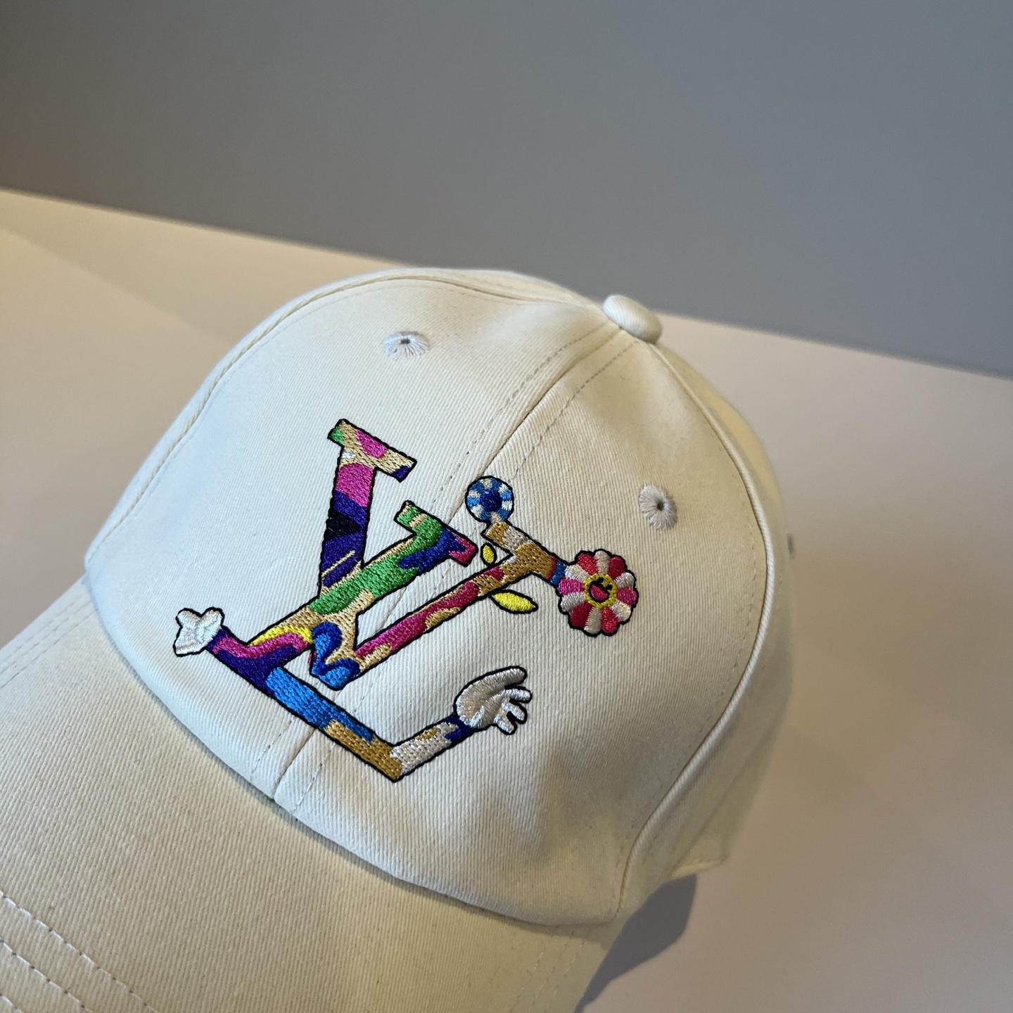 🧢路易威登棒球帽 LouisVuitton😍新款LV棒球帽，重工打造♥️高端大气，百搭款🤗男女通用！跑量