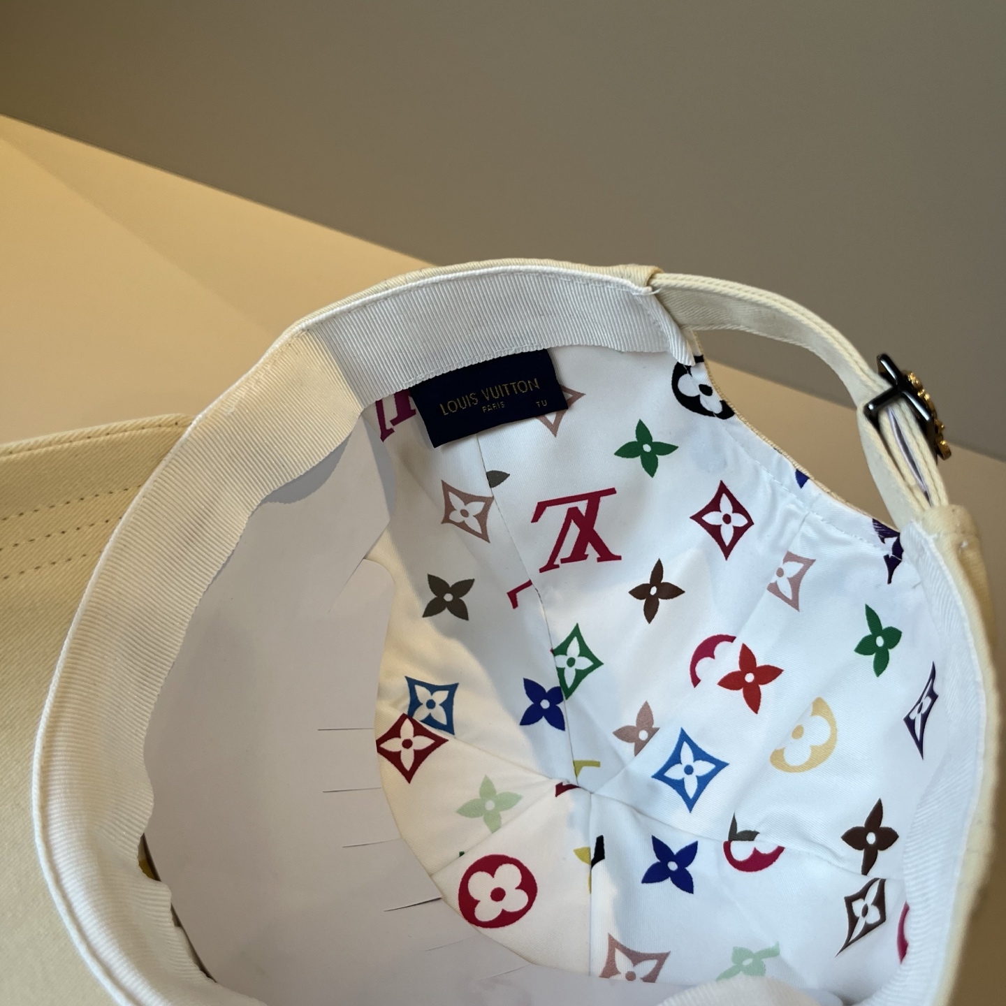 🧢路易威登棒球帽 LouisVuitton😍新款LV棒球帽，重工打造♥️高端大气，百搭款🤗男女通用！跑量