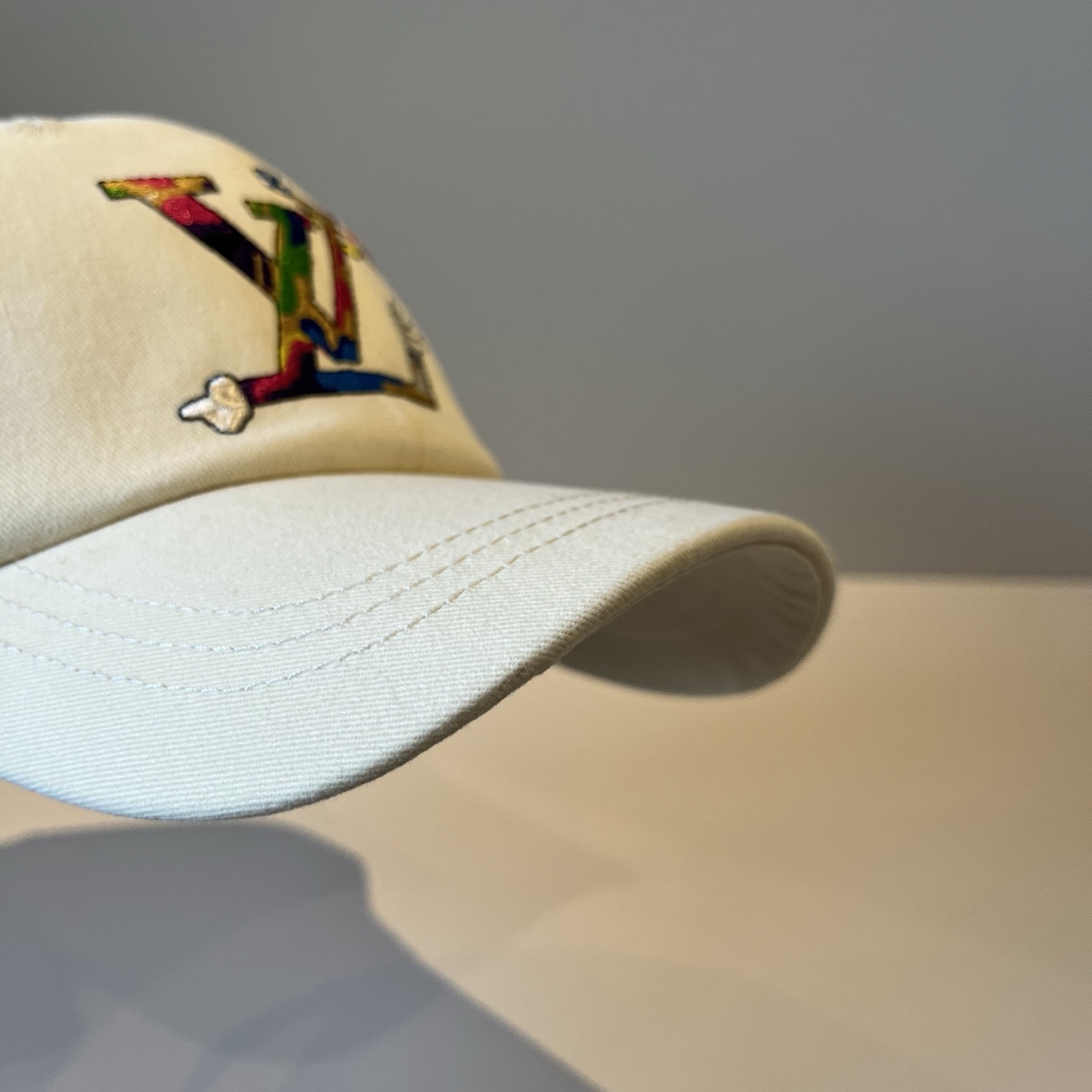 🧢路易威登棒球帽 LouisVuitton😍新款LV棒球帽，重工打造♥️高端大气，百搭款🤗男女通用！跑量